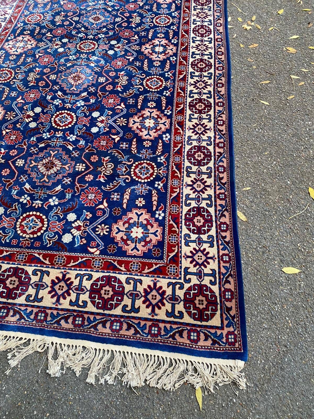 Chinese Sinkiang rug in burgundy handmade wool 200x300cm from 1970
