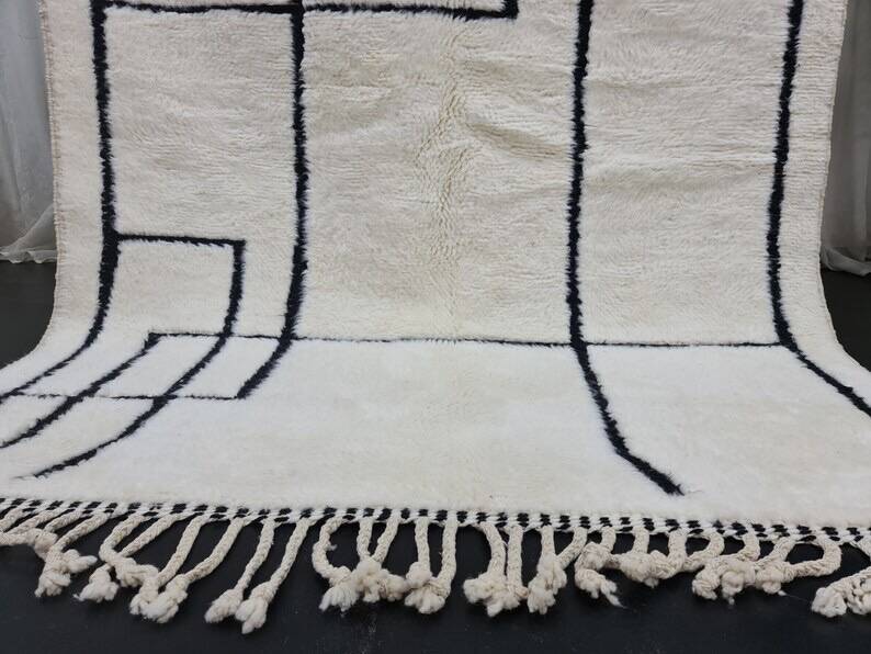 Beni Mrirt rug in handmade white wool, size 150 x 260 cm
