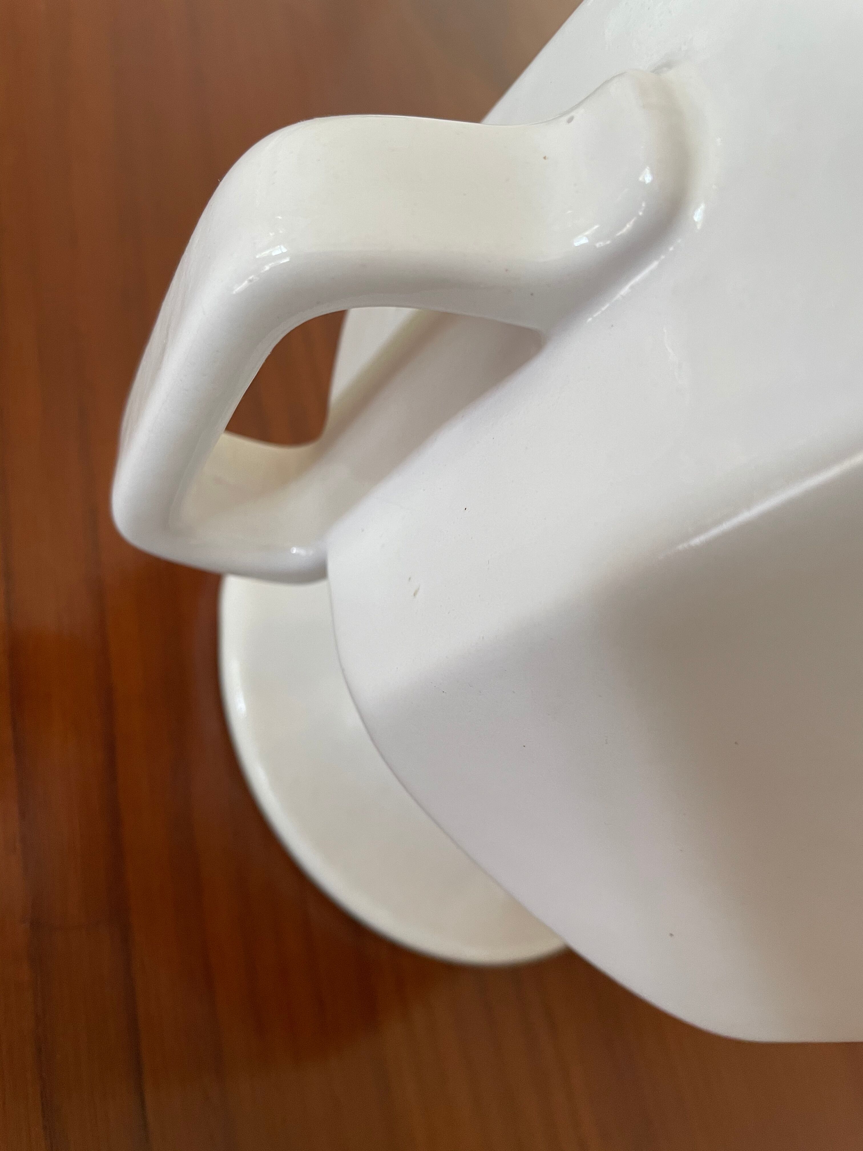 White ceramic ansé vase