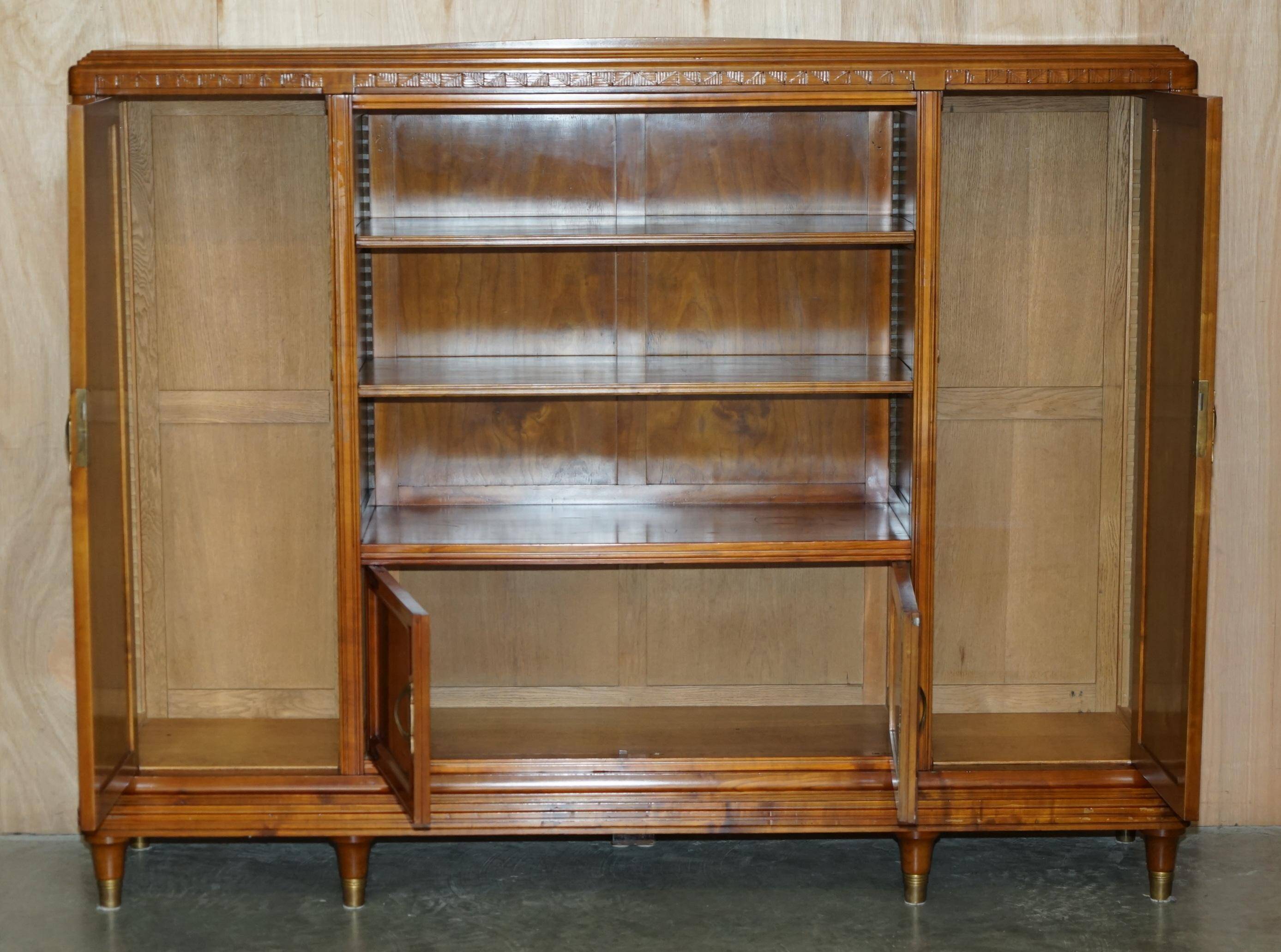 Bibliothèque-armoire Art Nouveau en noyer burr et chêne par Léon Jallot