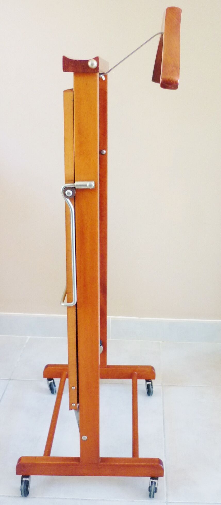 Wooden valet, signed Fratelli Reguitti, 60s, on wheels