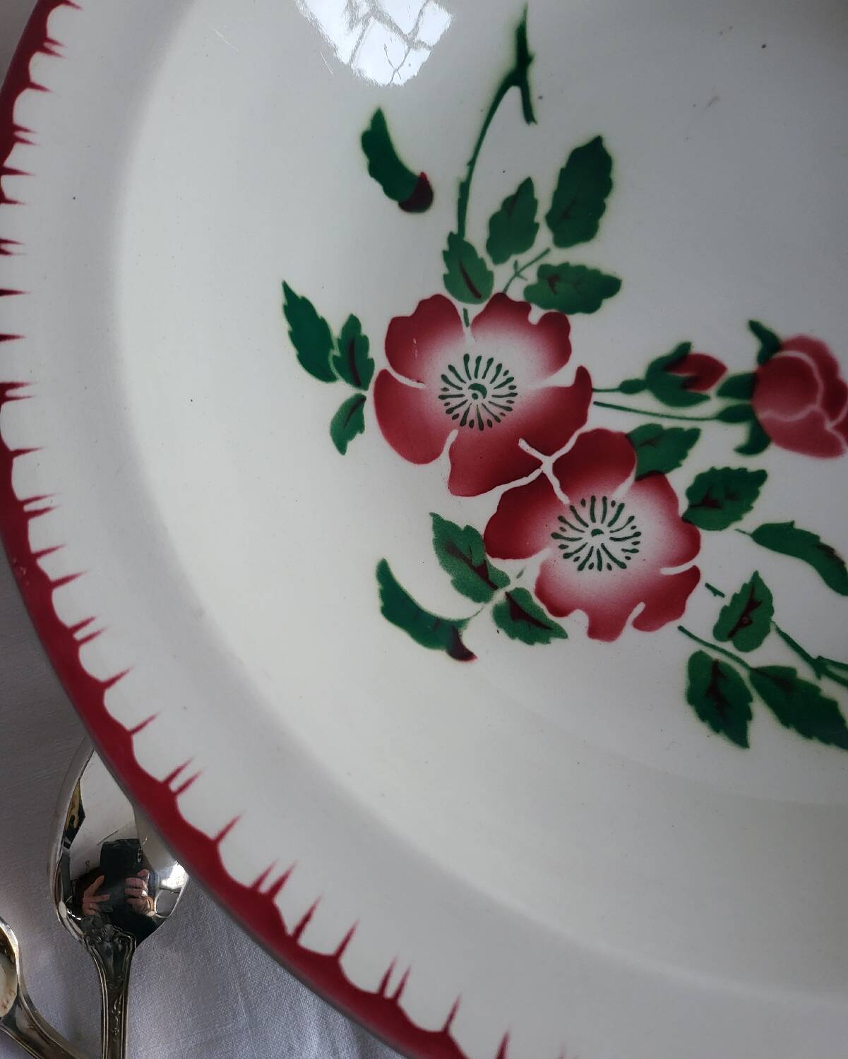 Large round, shallow earthenware dish, sarreguemines, epernay pattern