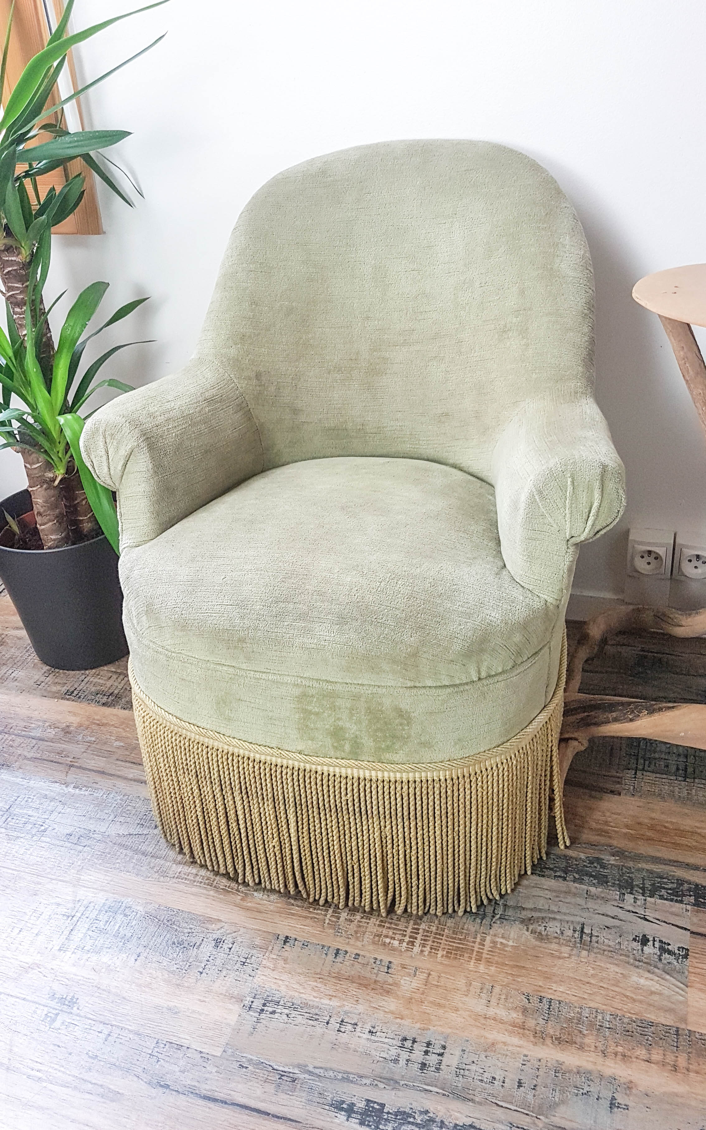 Vintage pistachio green velvet toad chair