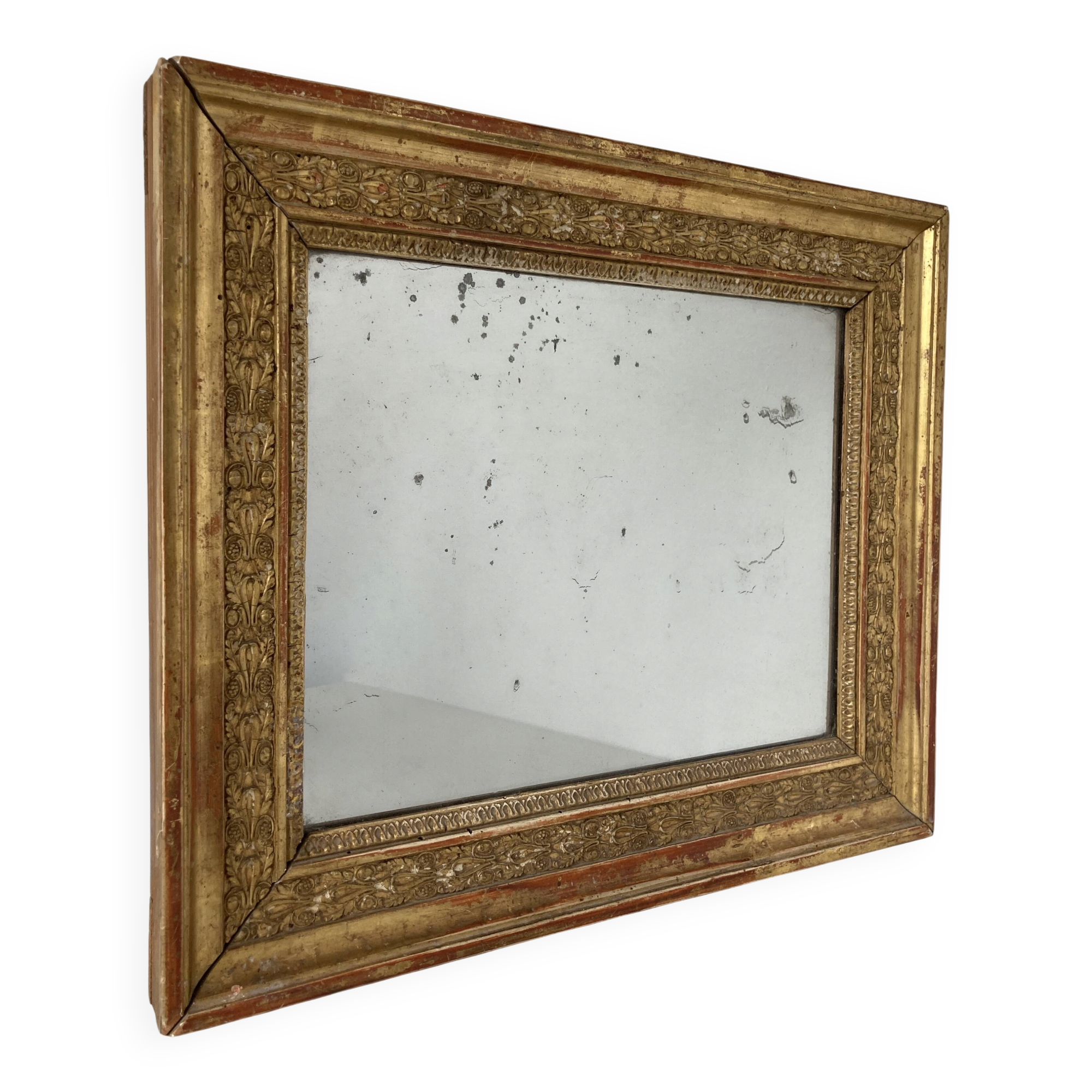 Petit miroir en bois stuqué et doré d’époque Restauration