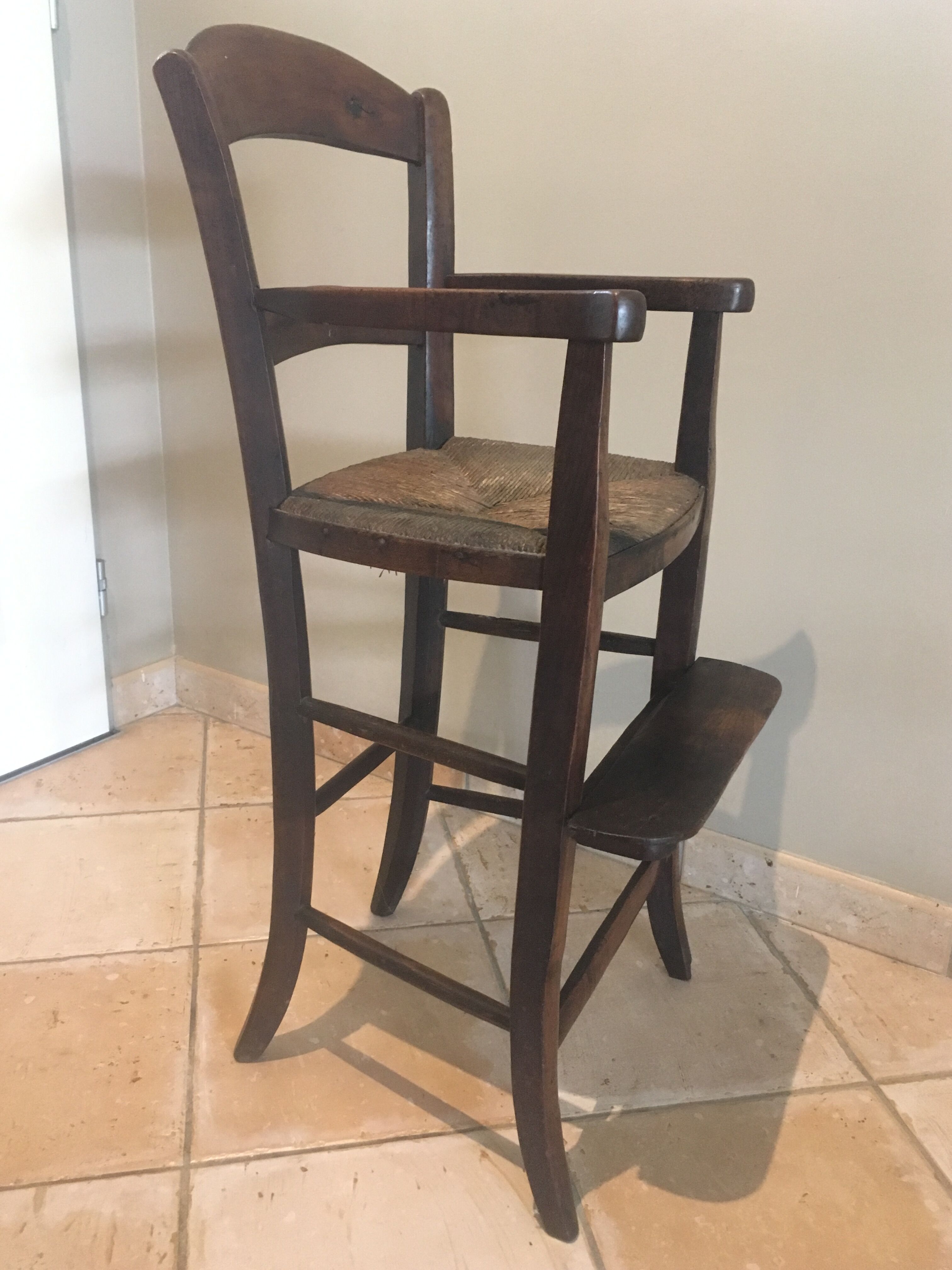 Chaise haute enfant ancienne