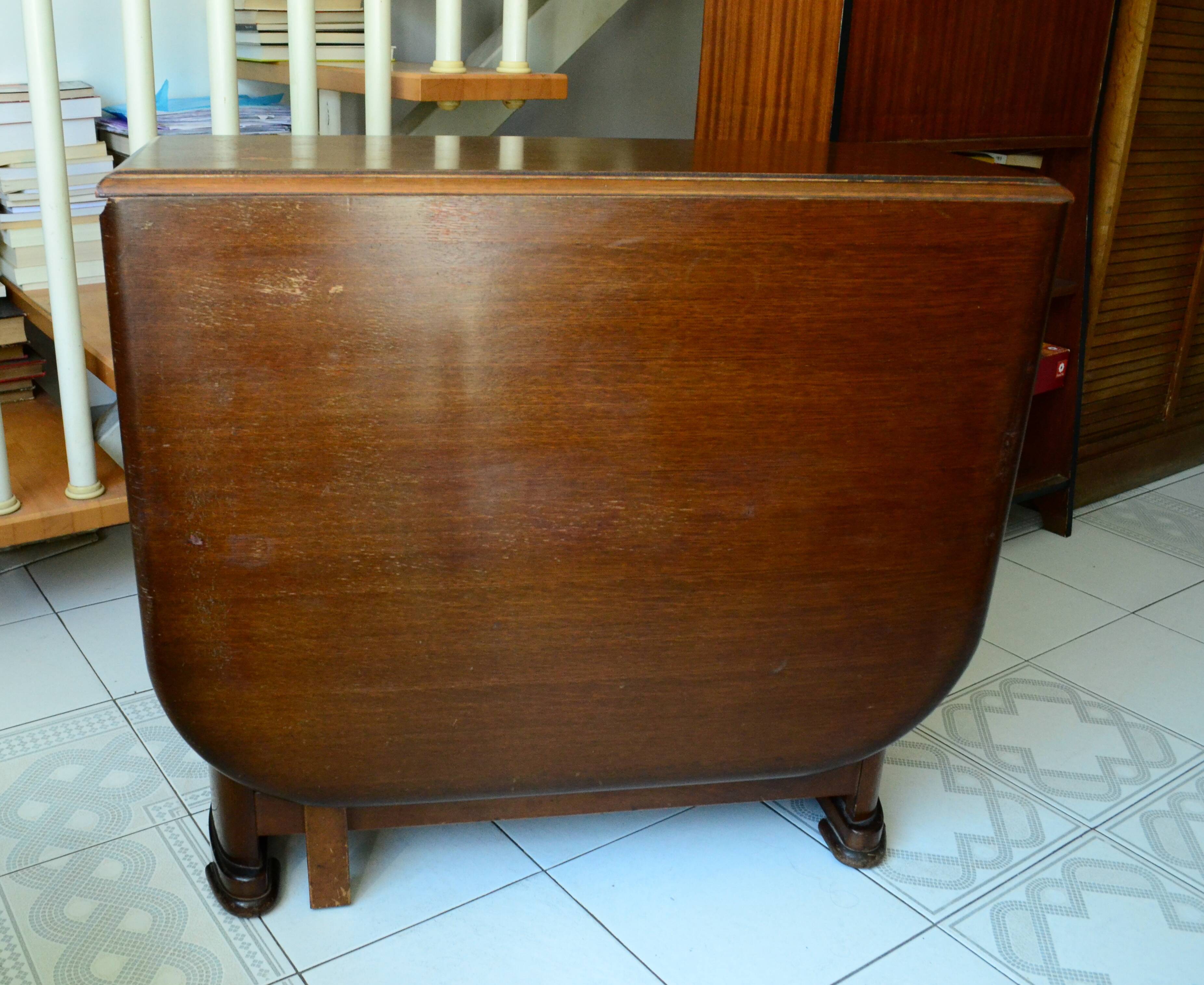 English mahogany folding gateleg table