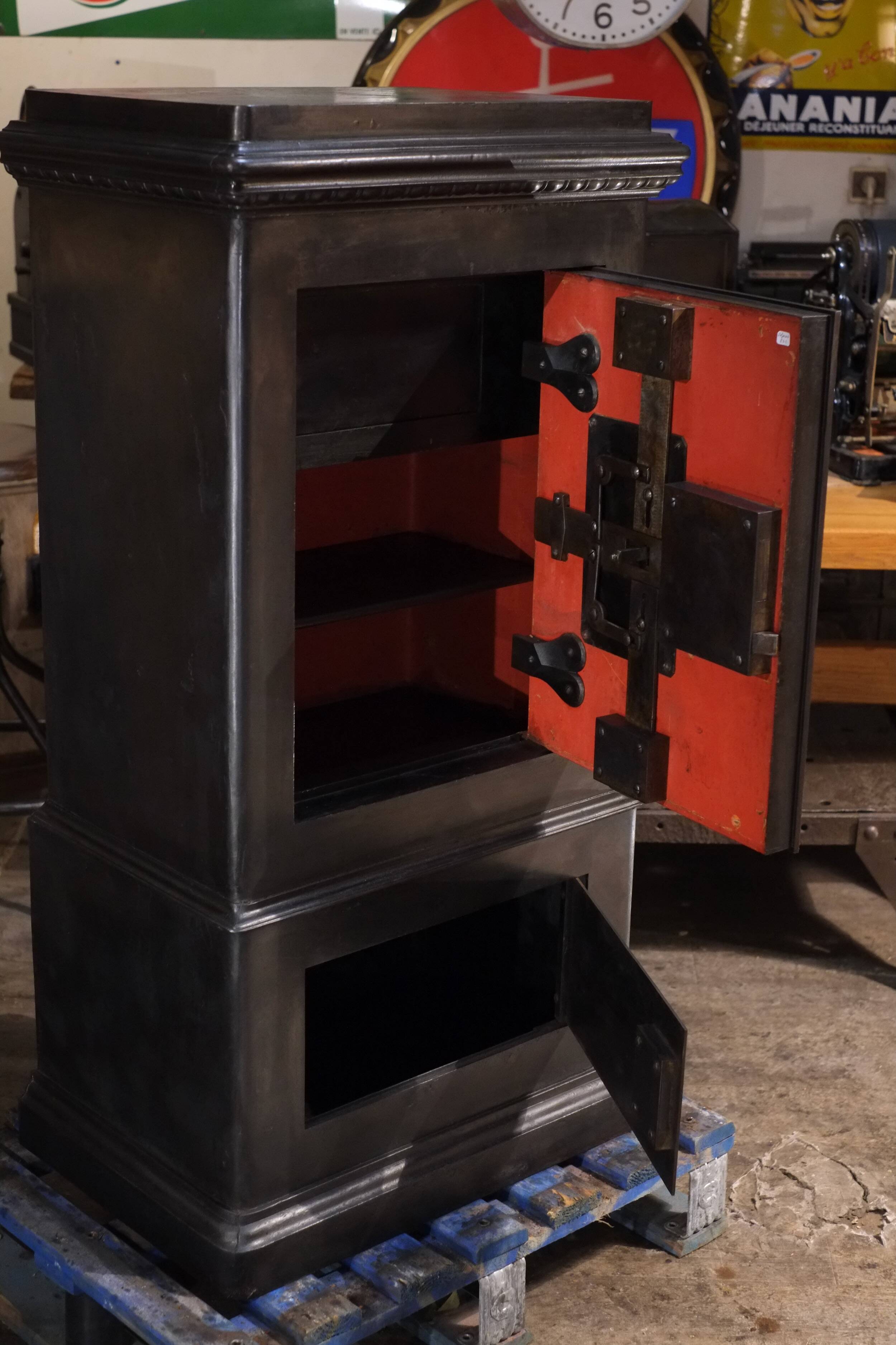 Bauche safe from the Napoleonic III era.