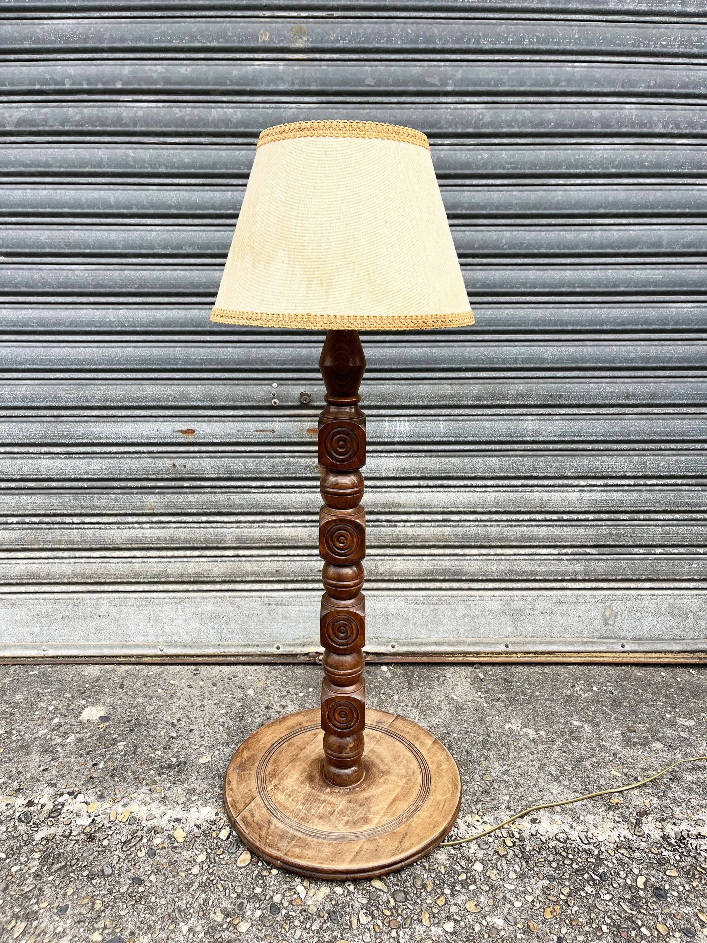 Lampe brutaliste en bois sculpté, 1950