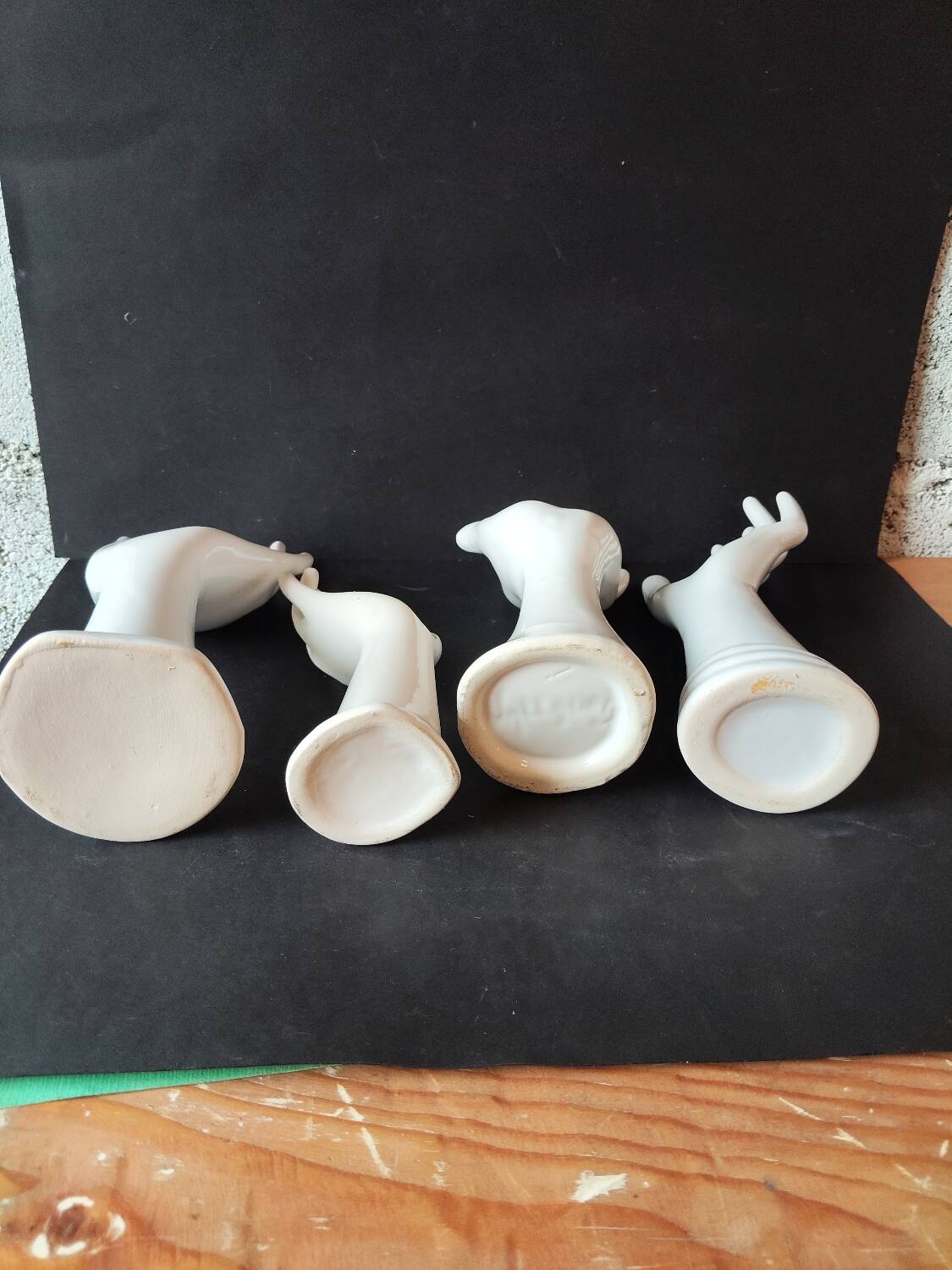Set of 4 white ceramic hands – vintage ring holders and bud vases