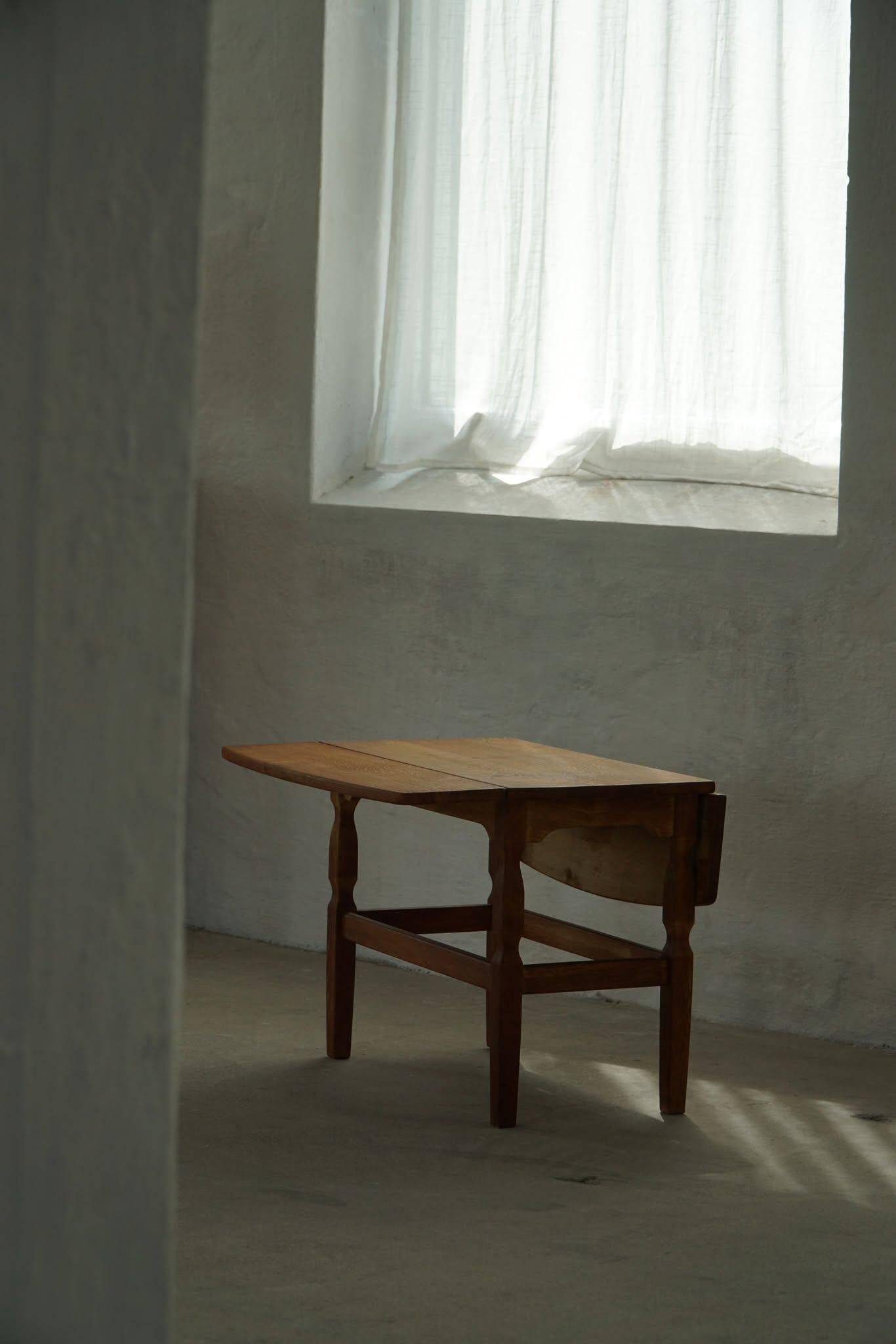 Modern Danish folding side table in solid oak, mid-20th century.