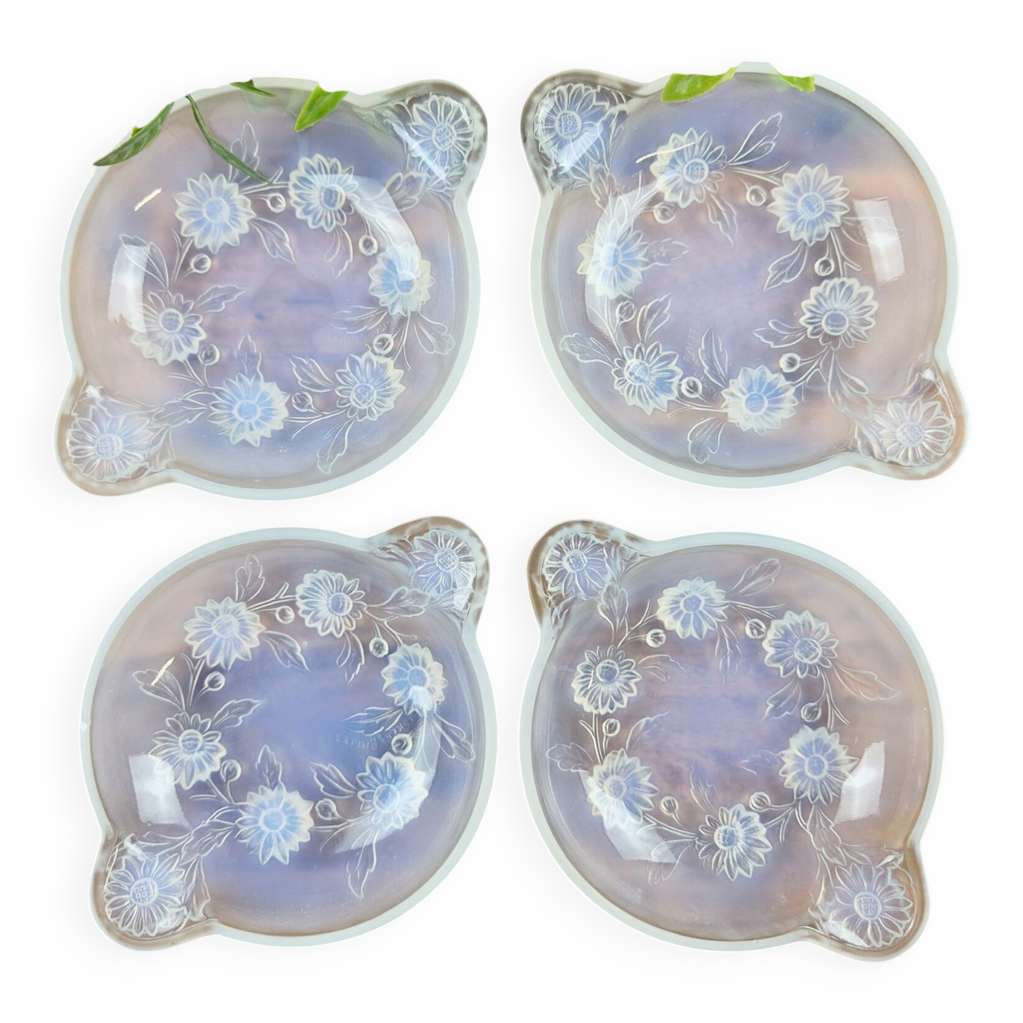 Set of 4 Art Deco bowls model DAHLIA – moulded glass signed ETLING
