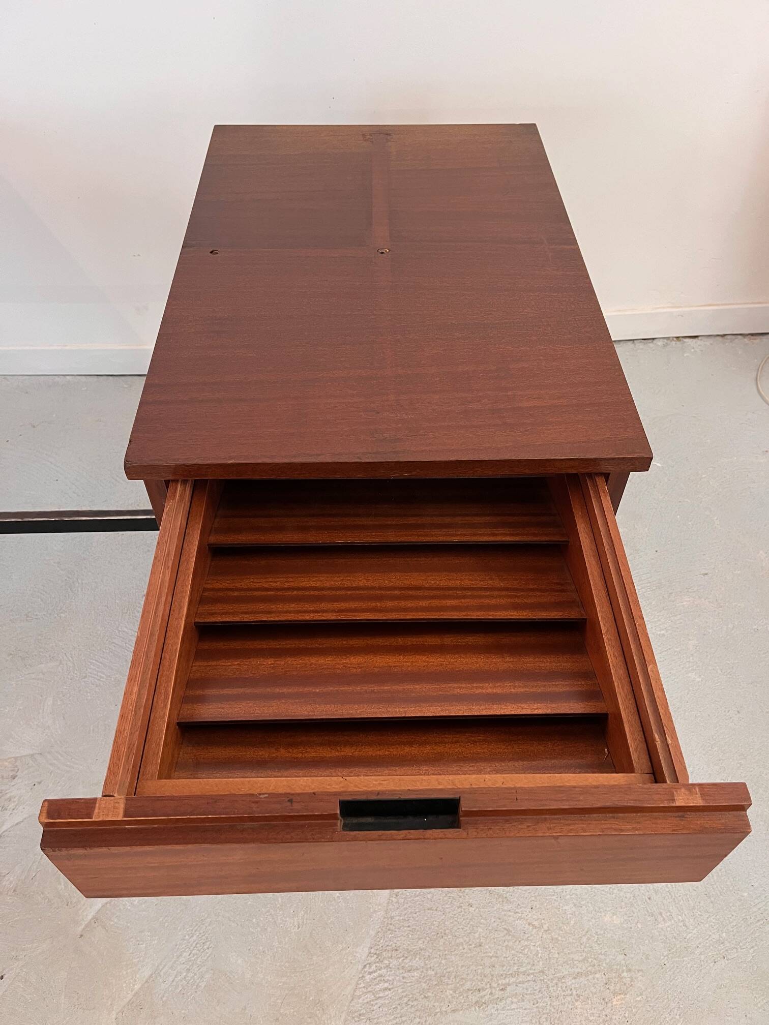 Desk Pierre Guariche