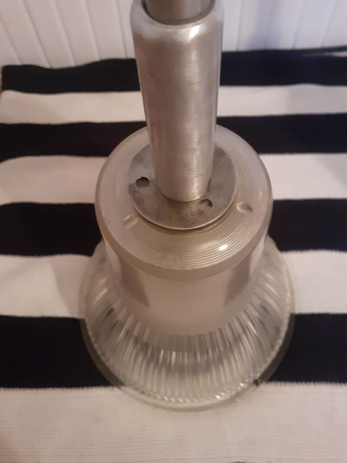Paire de suspensions en verre Holophane 1950