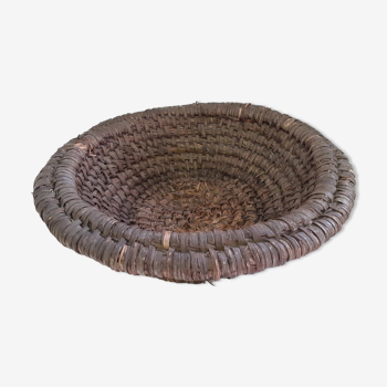 banneton old braided straw basket with rim