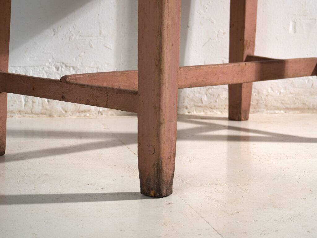 Table de cuisine ancienne en bois de pin – Europe centrale, vers 1900