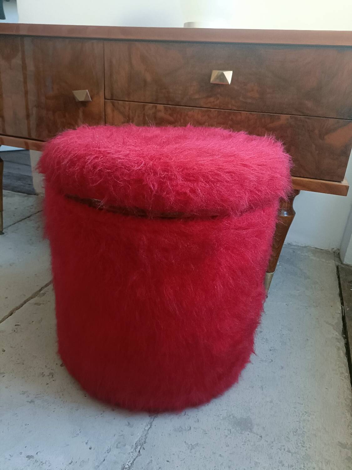 Vintage faux fur pouf