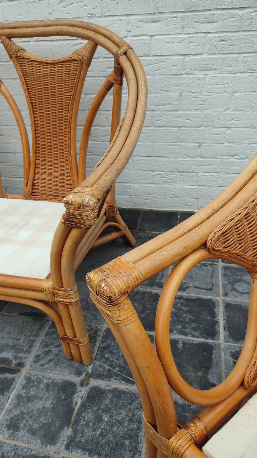 Set of 2 rattan armchairs with a bench.