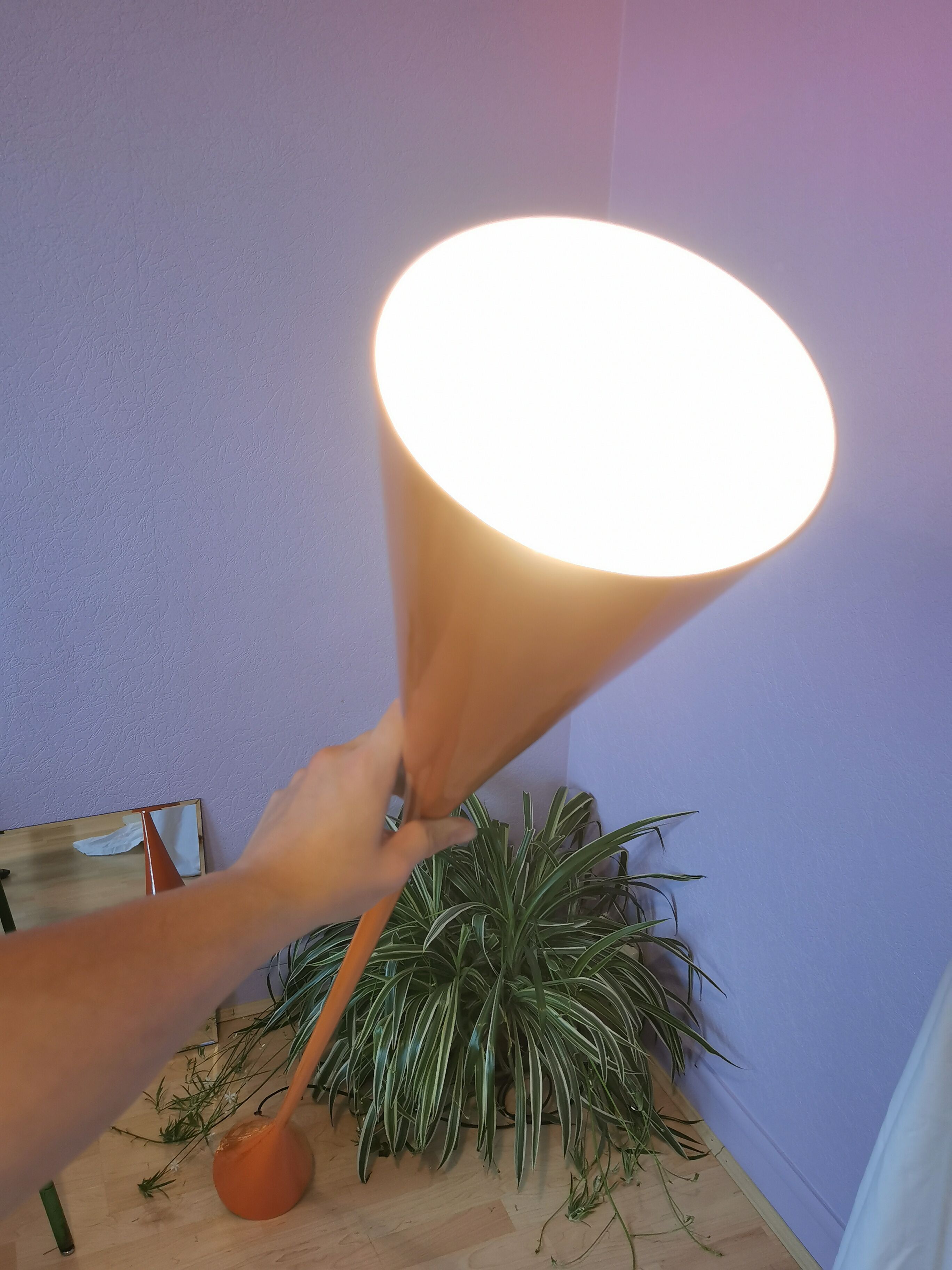Lampadaire orange sablier postmoderne 1980
