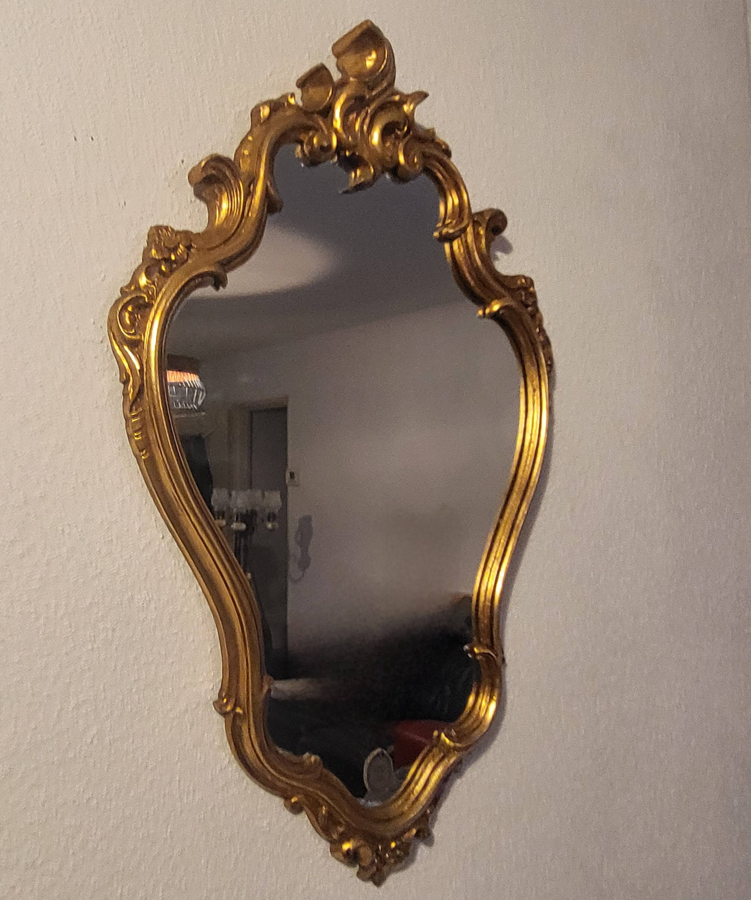 Miroir en bois d'or à  l or,style Louis 15
