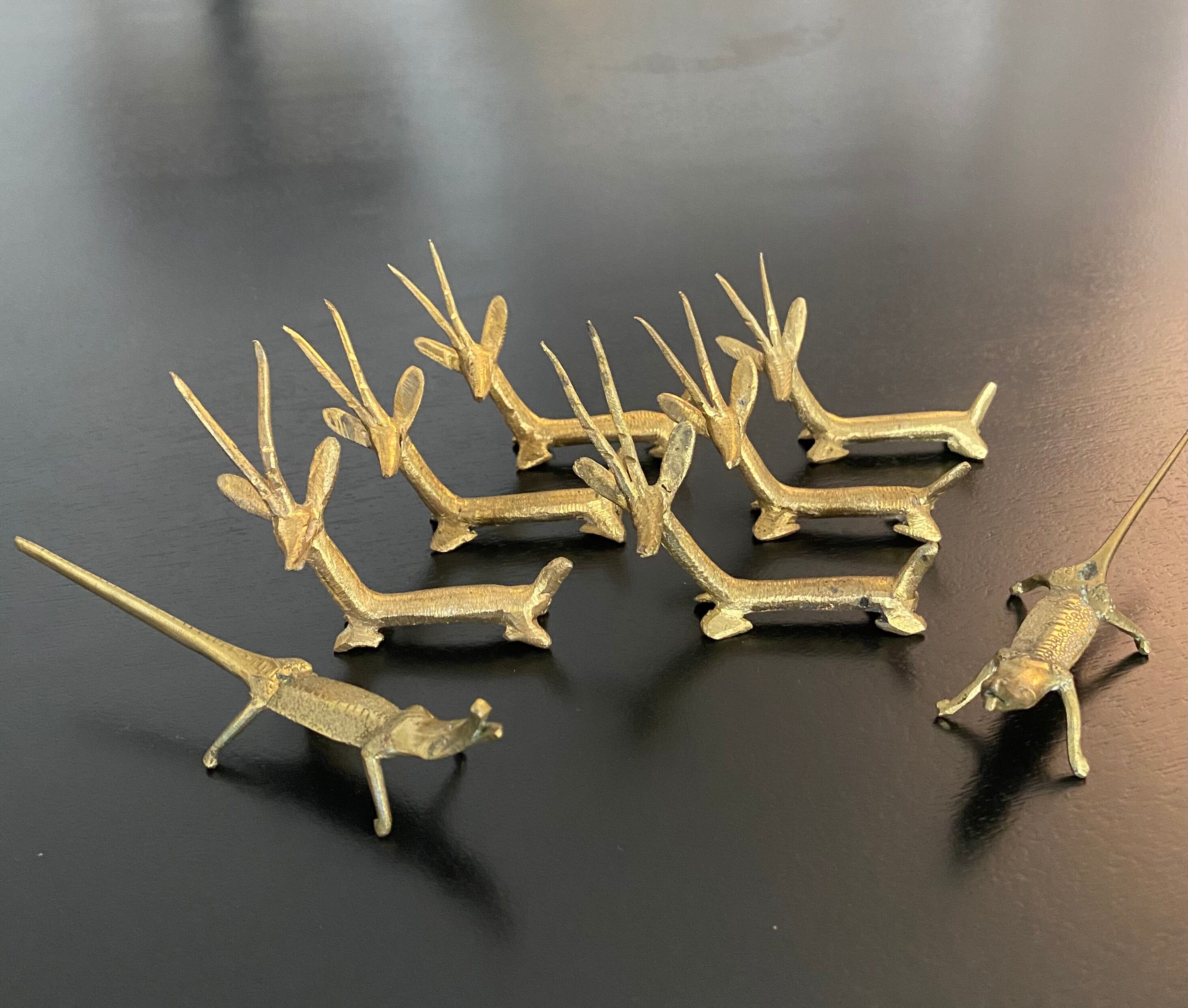 8 porte-couteaux forme antilope et crocodile en laiton