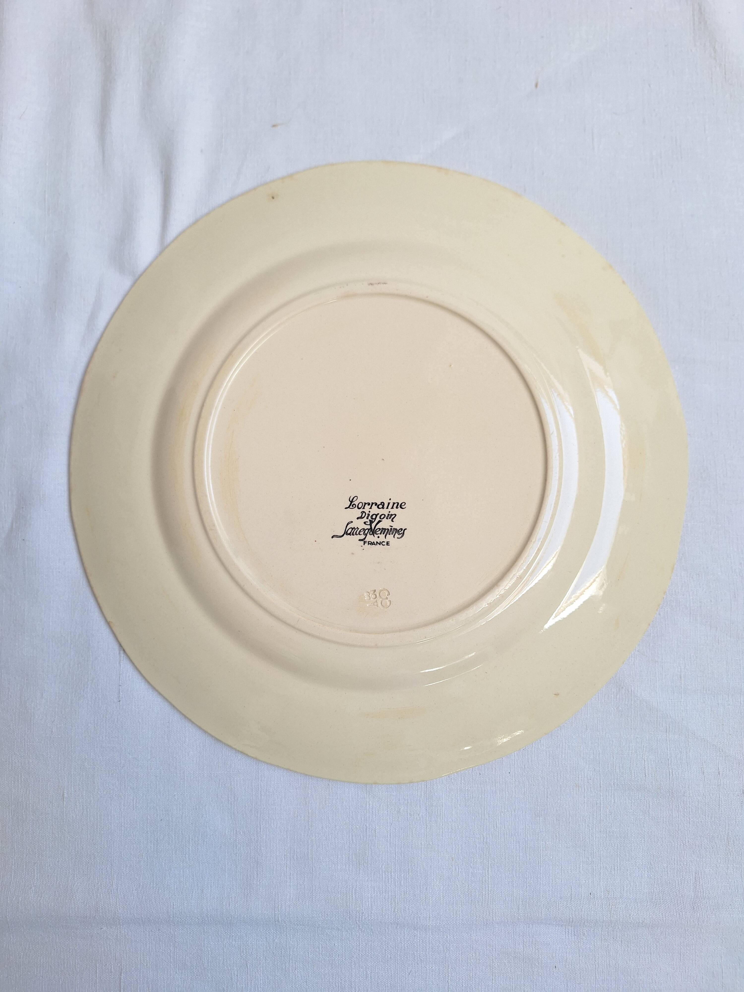 Round plate Digoin Sarreguemines Model Lorraine