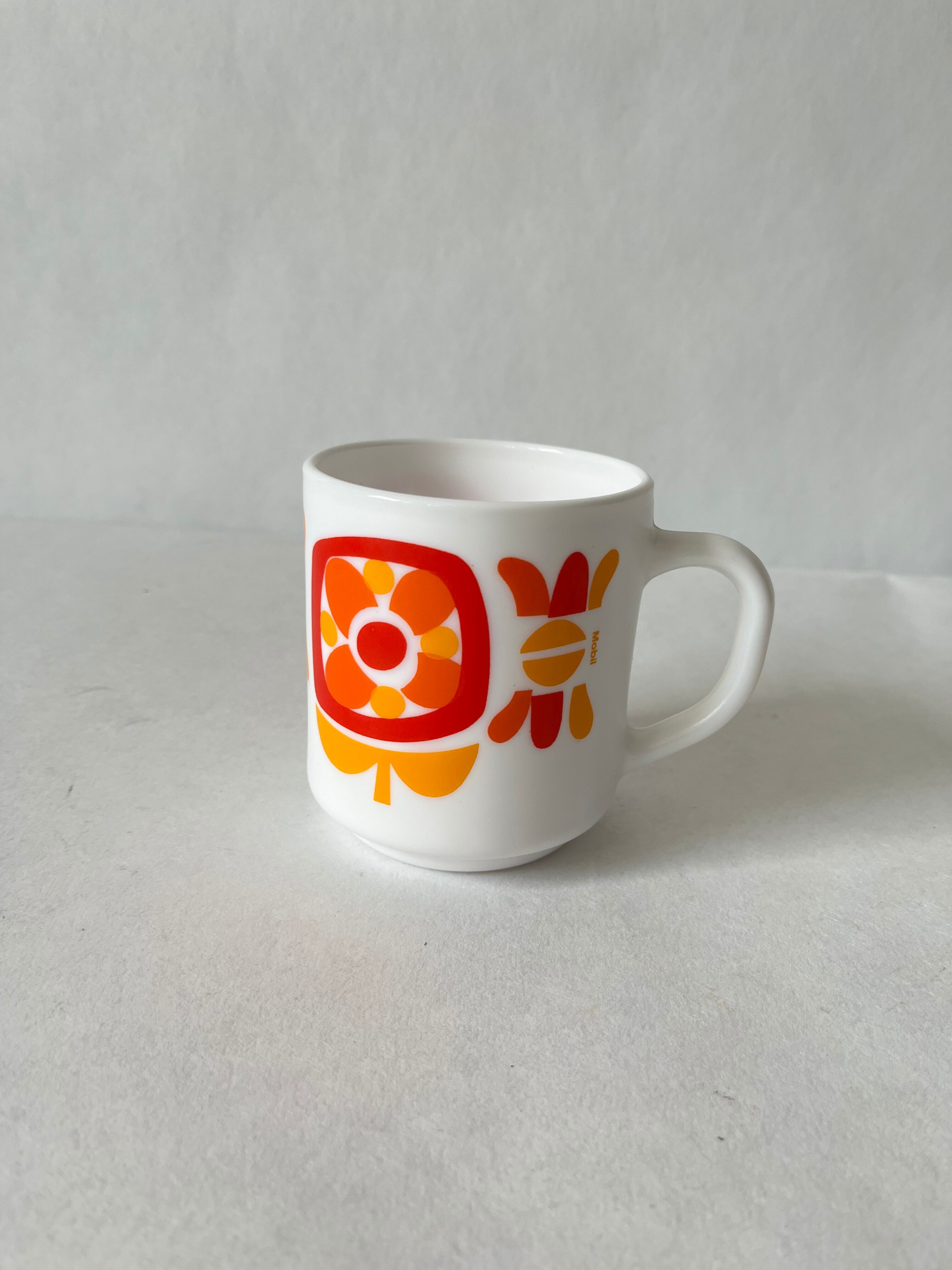 Vintage Arcopal mobile mug