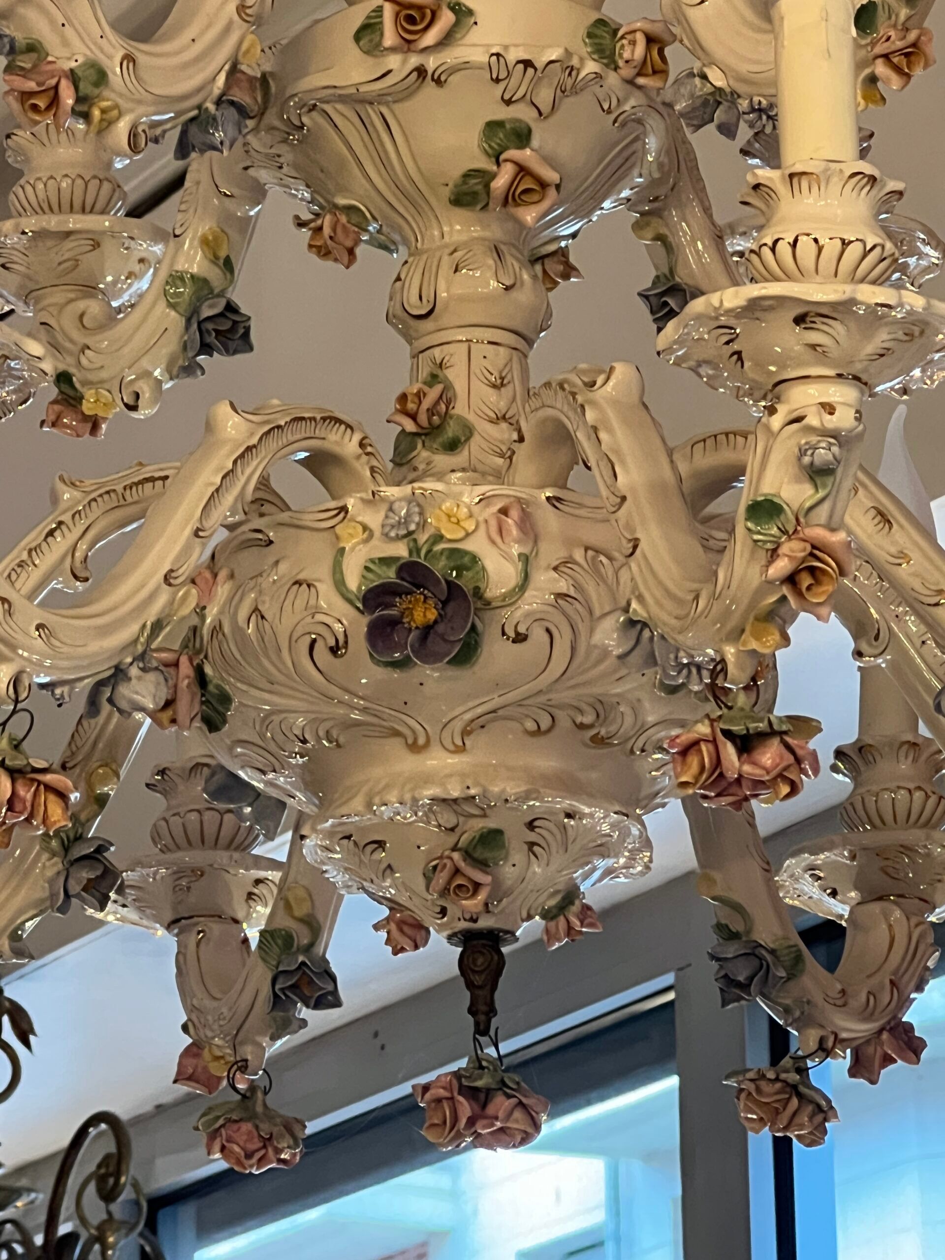 Large 19th century chandelier in Italian Capodimonte porcelain, floral decoration