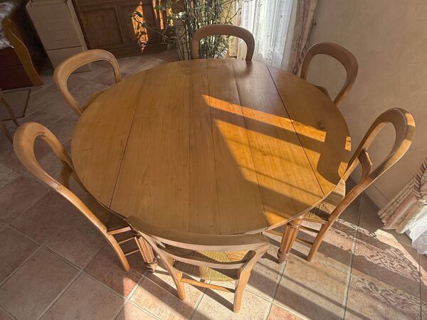 Grande table ronde d'époque Louis-Philippe en merisier massif
