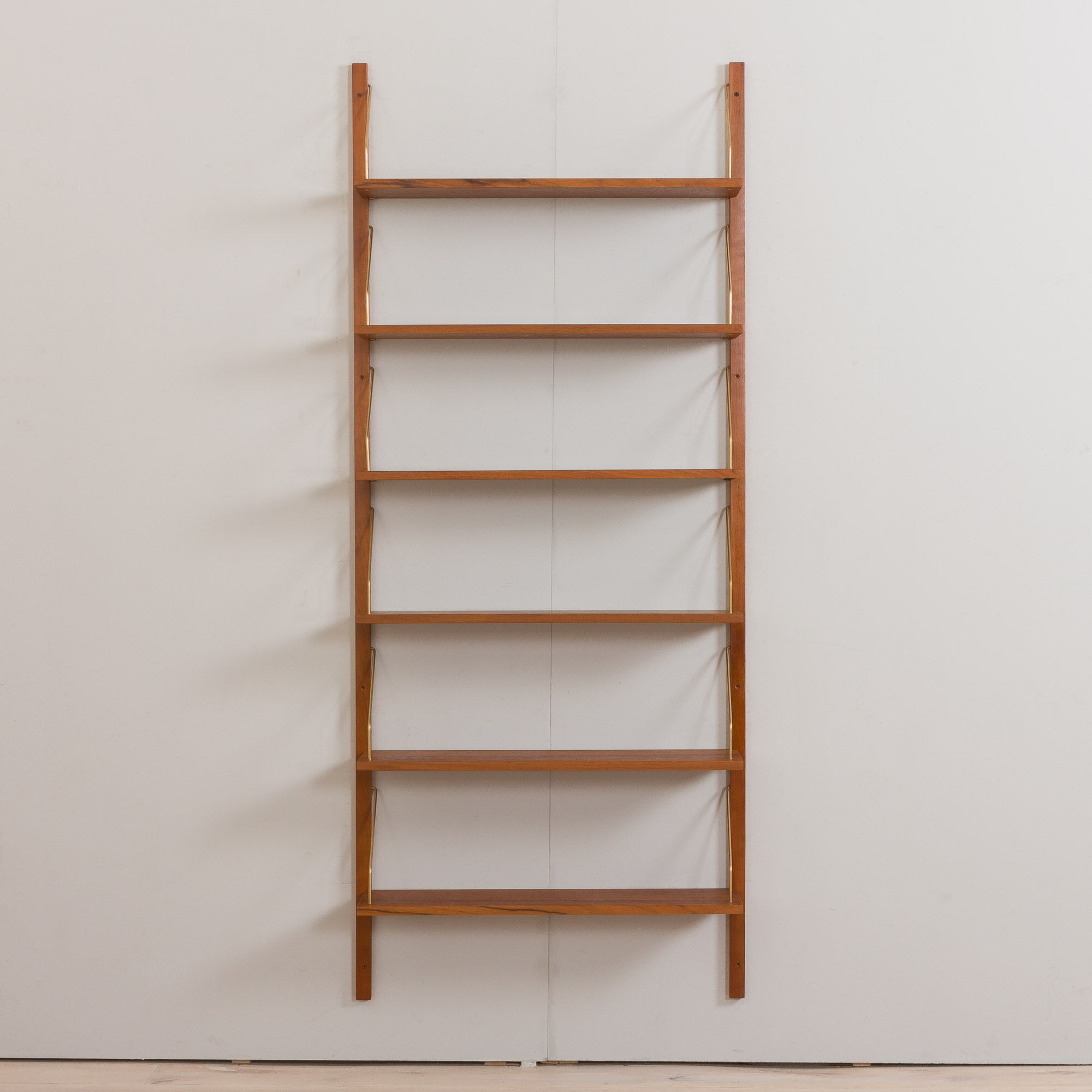 Danish wall unit in teak - modular shelving system 6 shelves