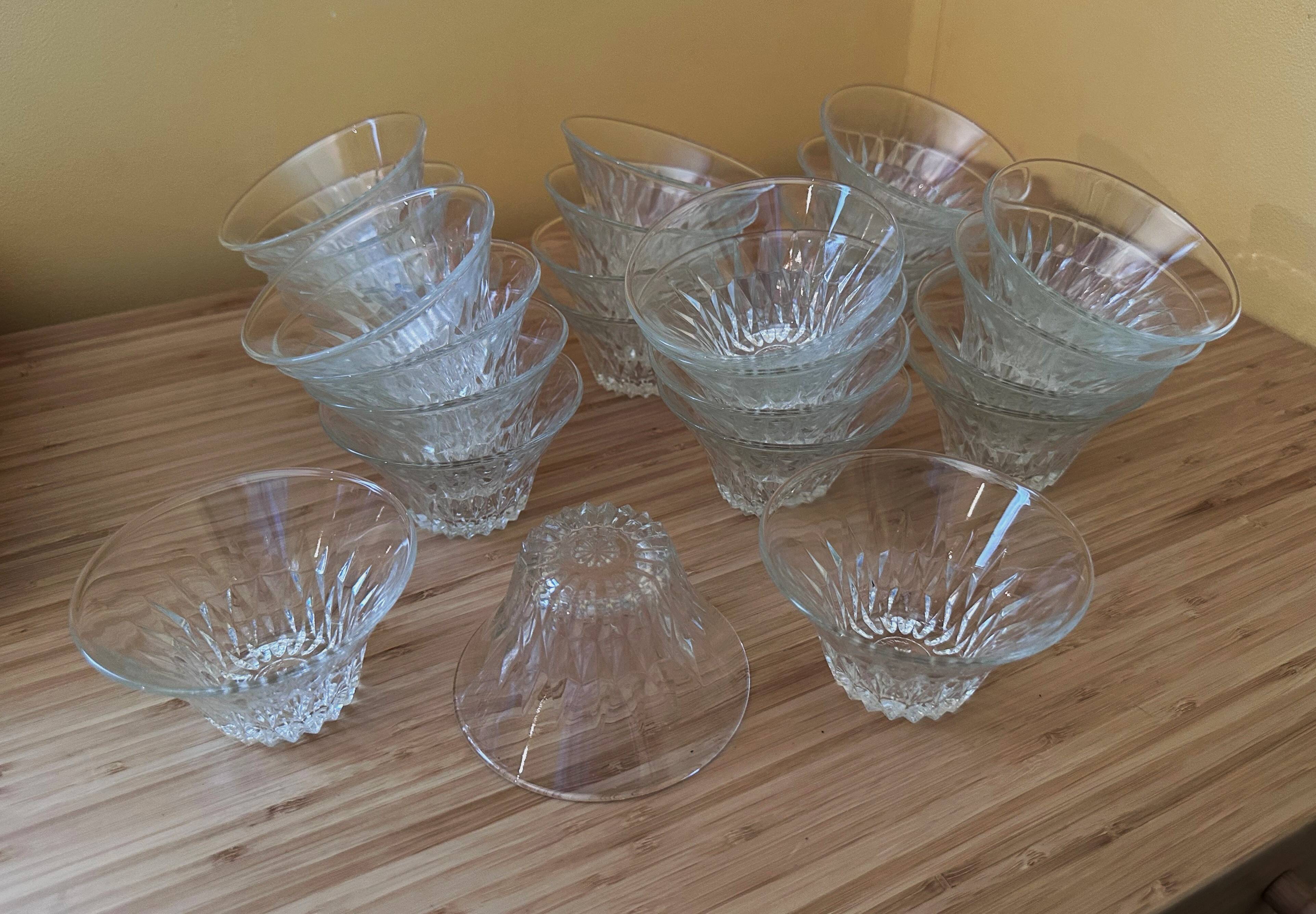 27 diamond point champagne coupes Duralex vintage