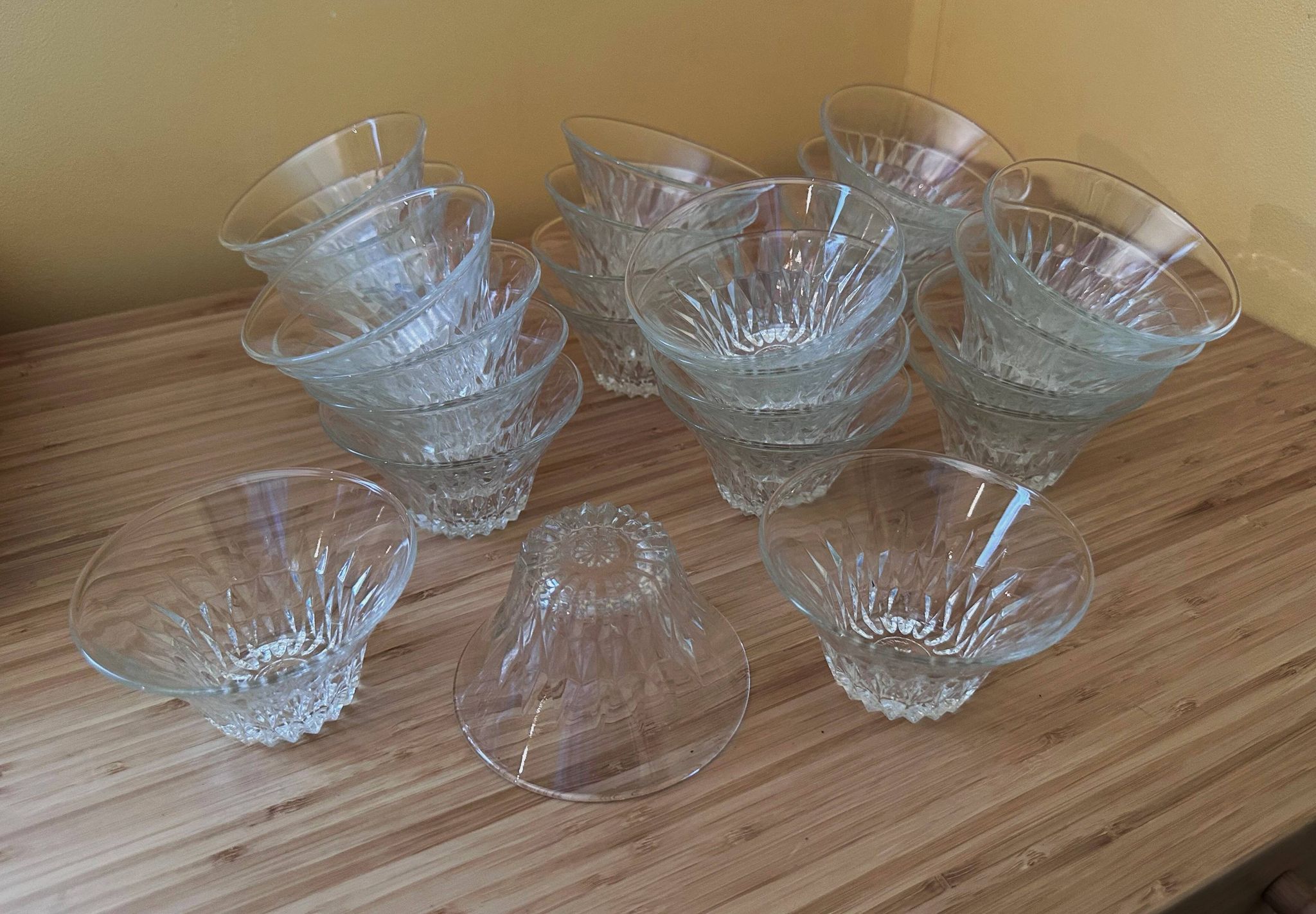 27 coupes à champagne pointes de diamant Duralex vintage