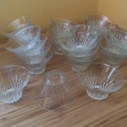27 coupes à champagne pointes de diamant Duralex vintage