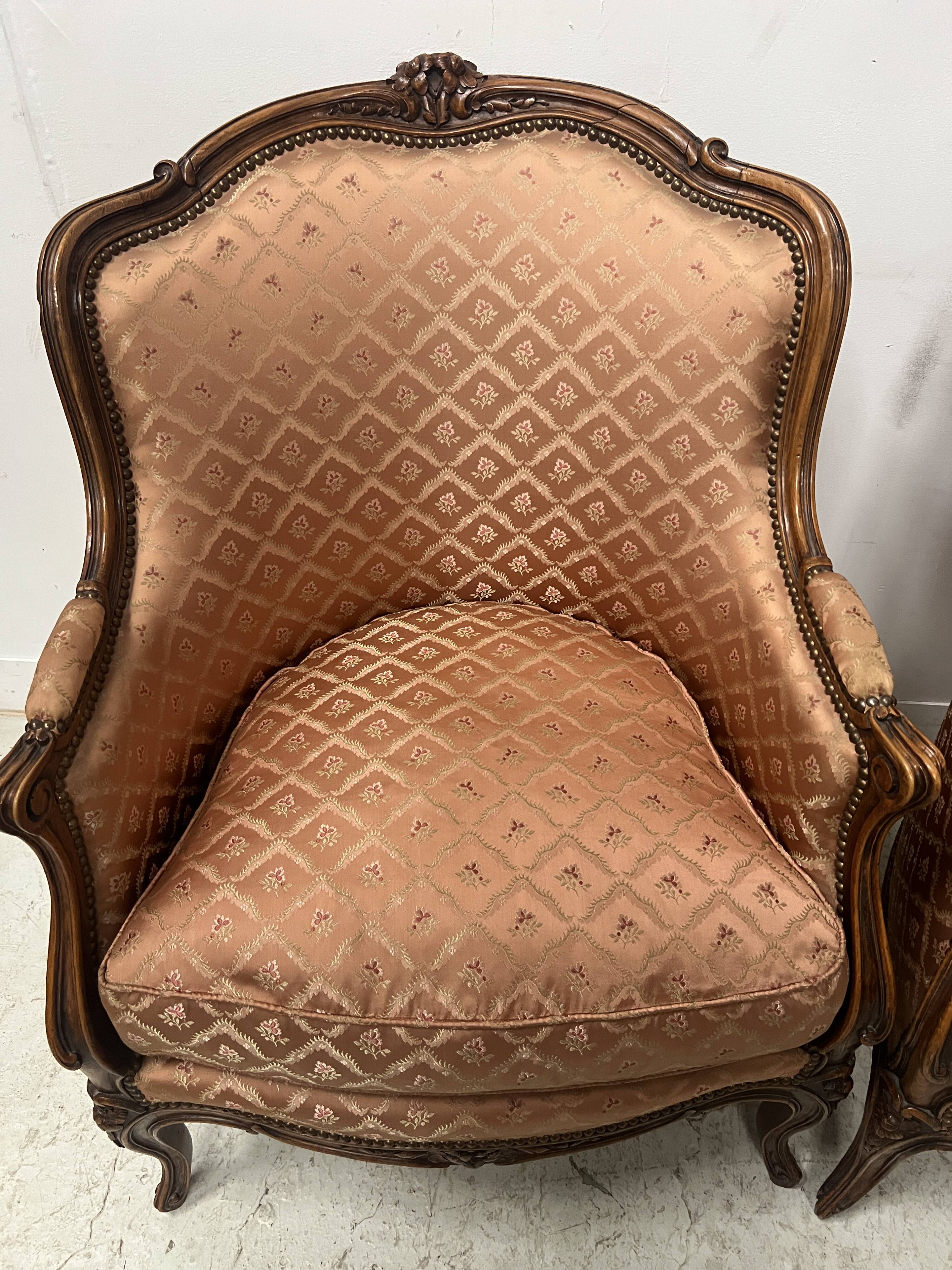 Paire de bergères de style Louis XV en bois narurel XX siècle