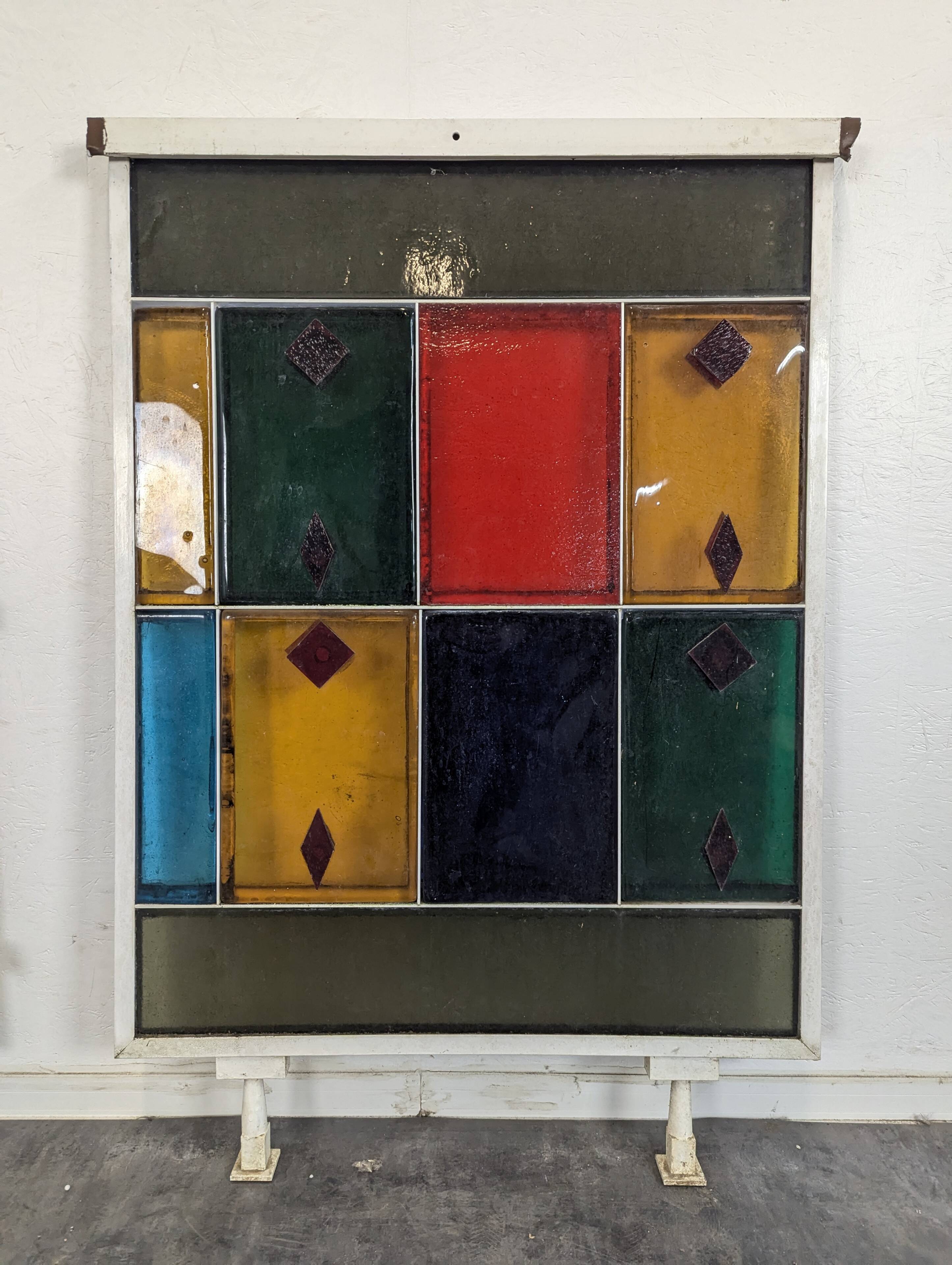 Panels made of thick colored glass slabs from Saint Gobain