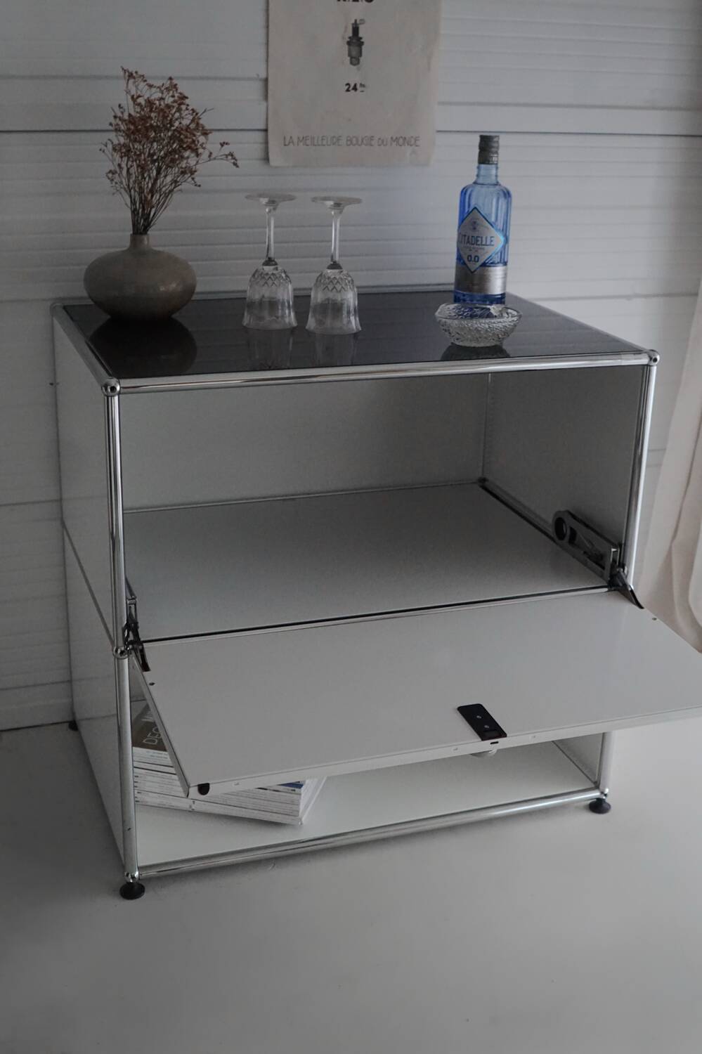 Lot of 3 designer furniture: usm haller white: 1 column with 2 modules.