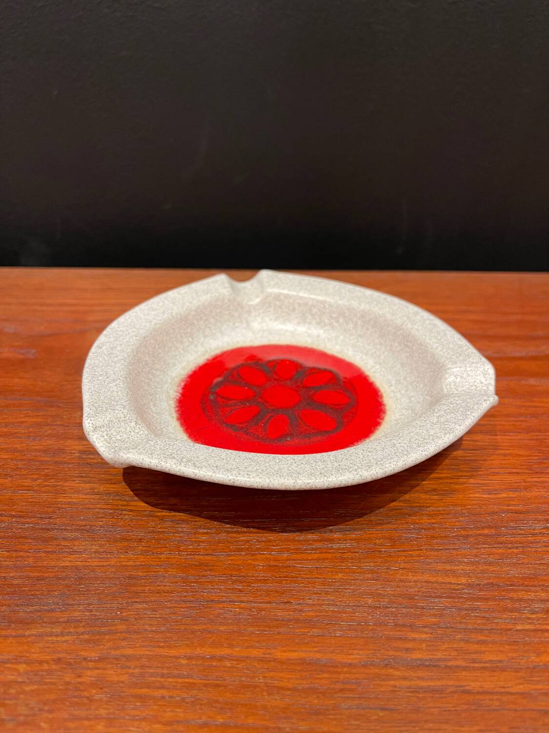 Ceramic ashtray 1970