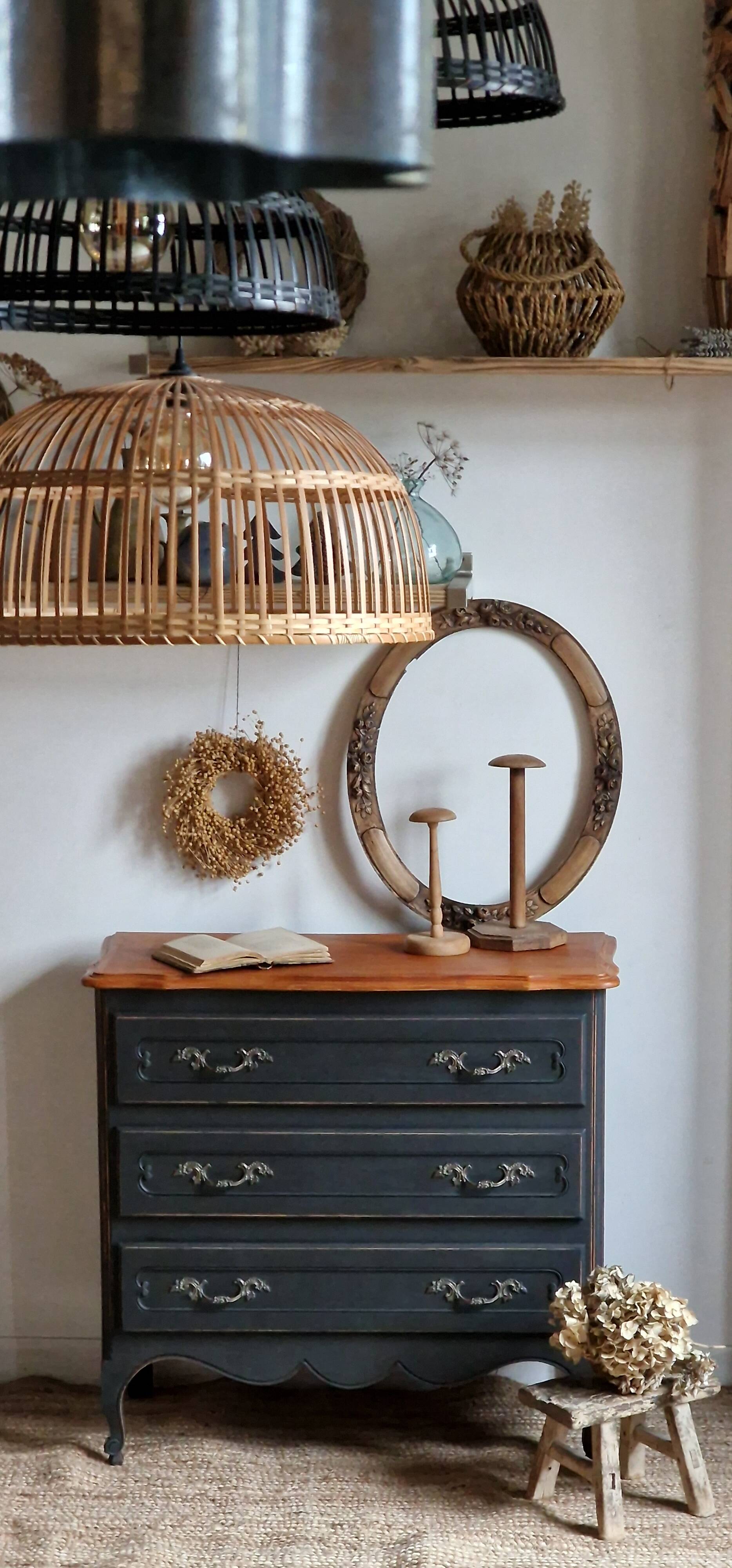 Antique chest of drawers