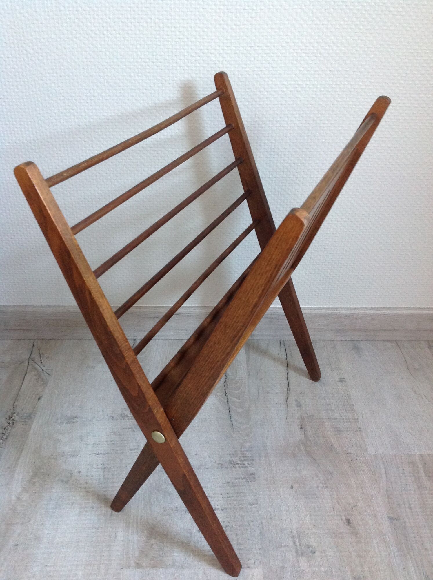 Scandinavian style foldable magazine holder by Cees Brackman for Pastoe 60/70s