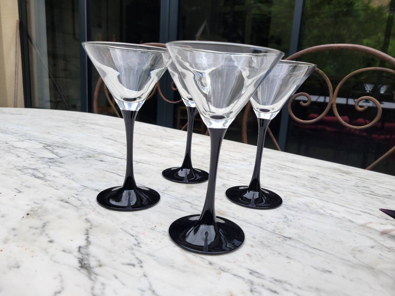 4 cocktail glasses and matching carafe