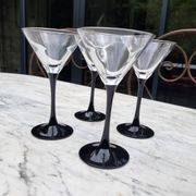4 verres à cocktail et carafe assortie
