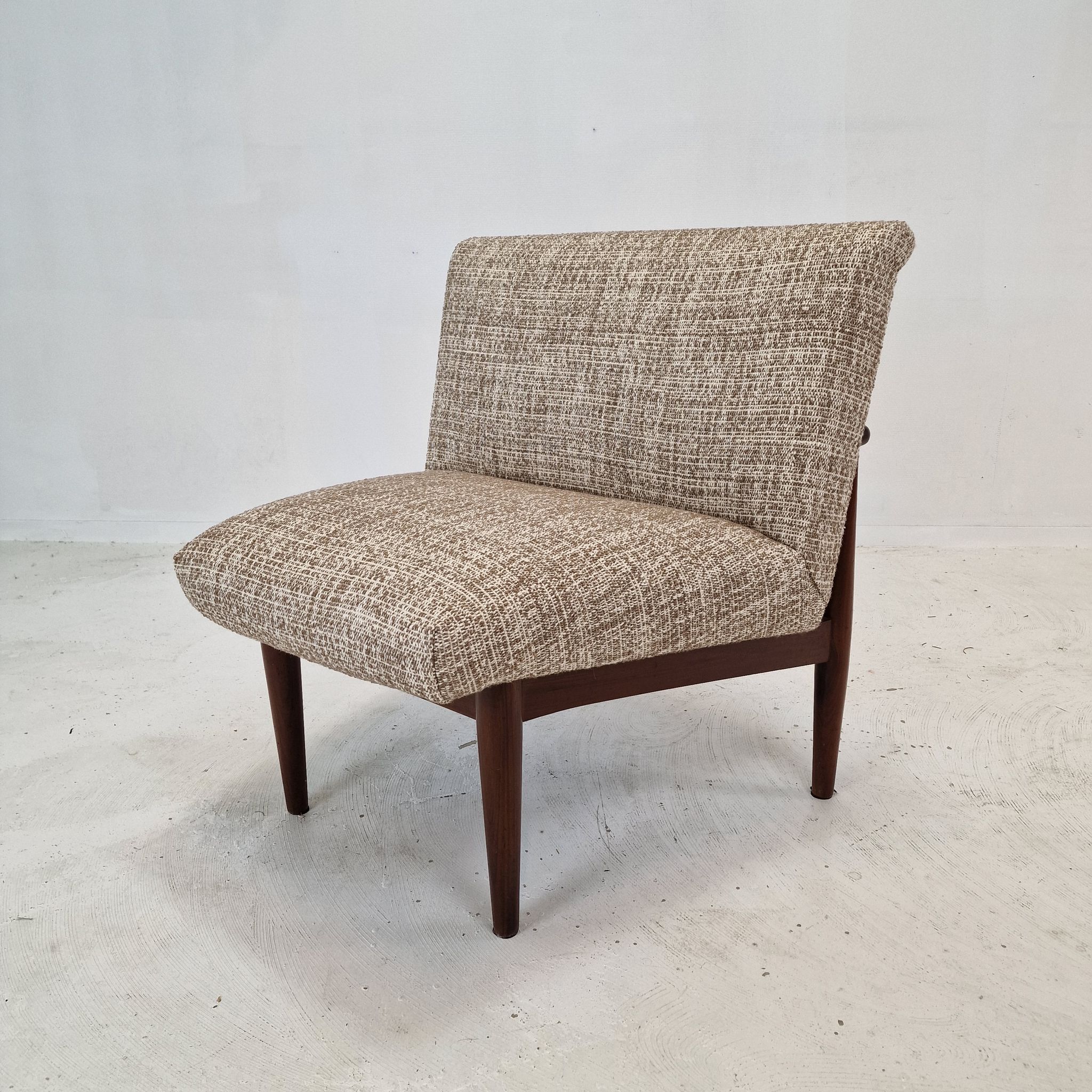 Mid-century round bench in teak Denmark 1960s