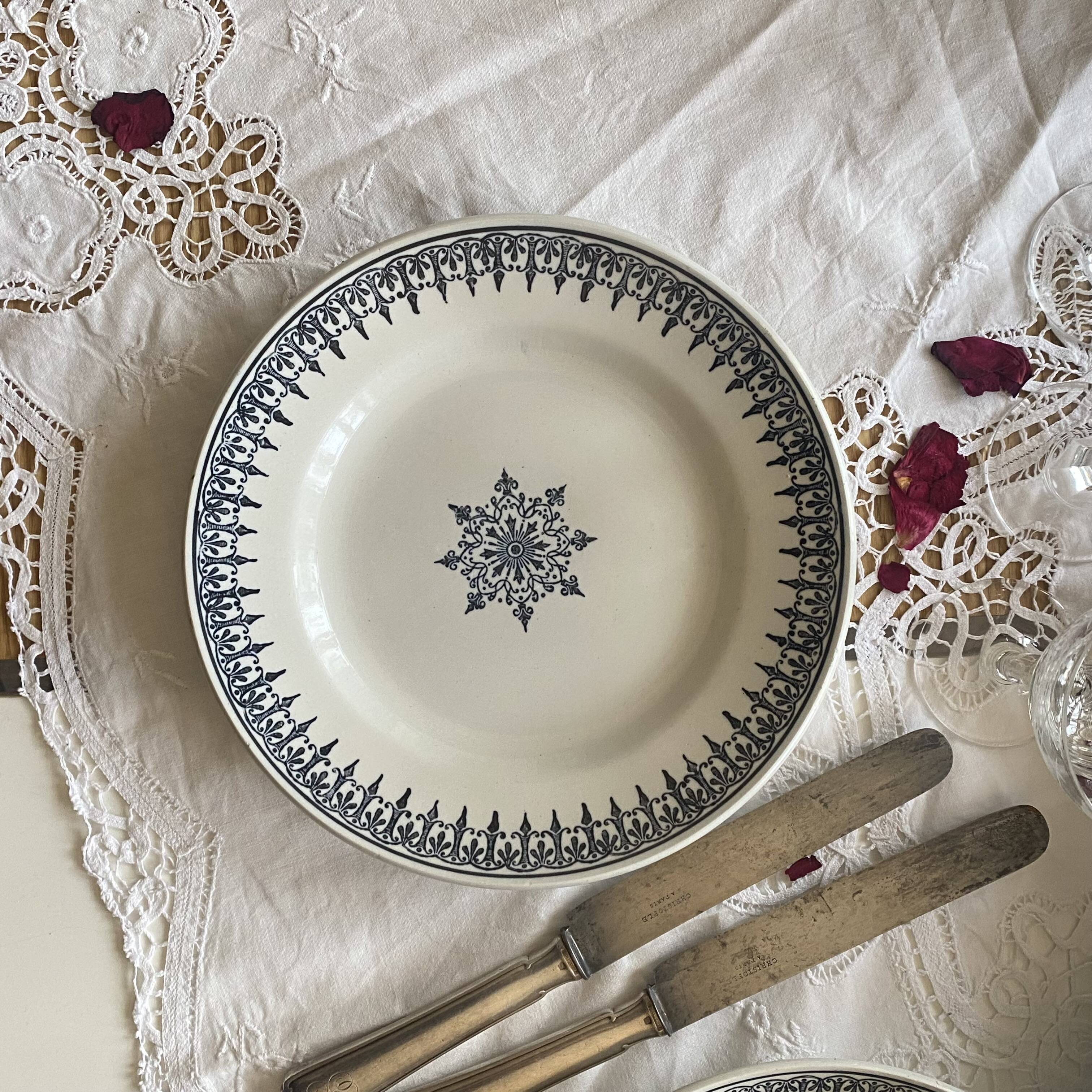 6 blue Saint Amand dinner plates