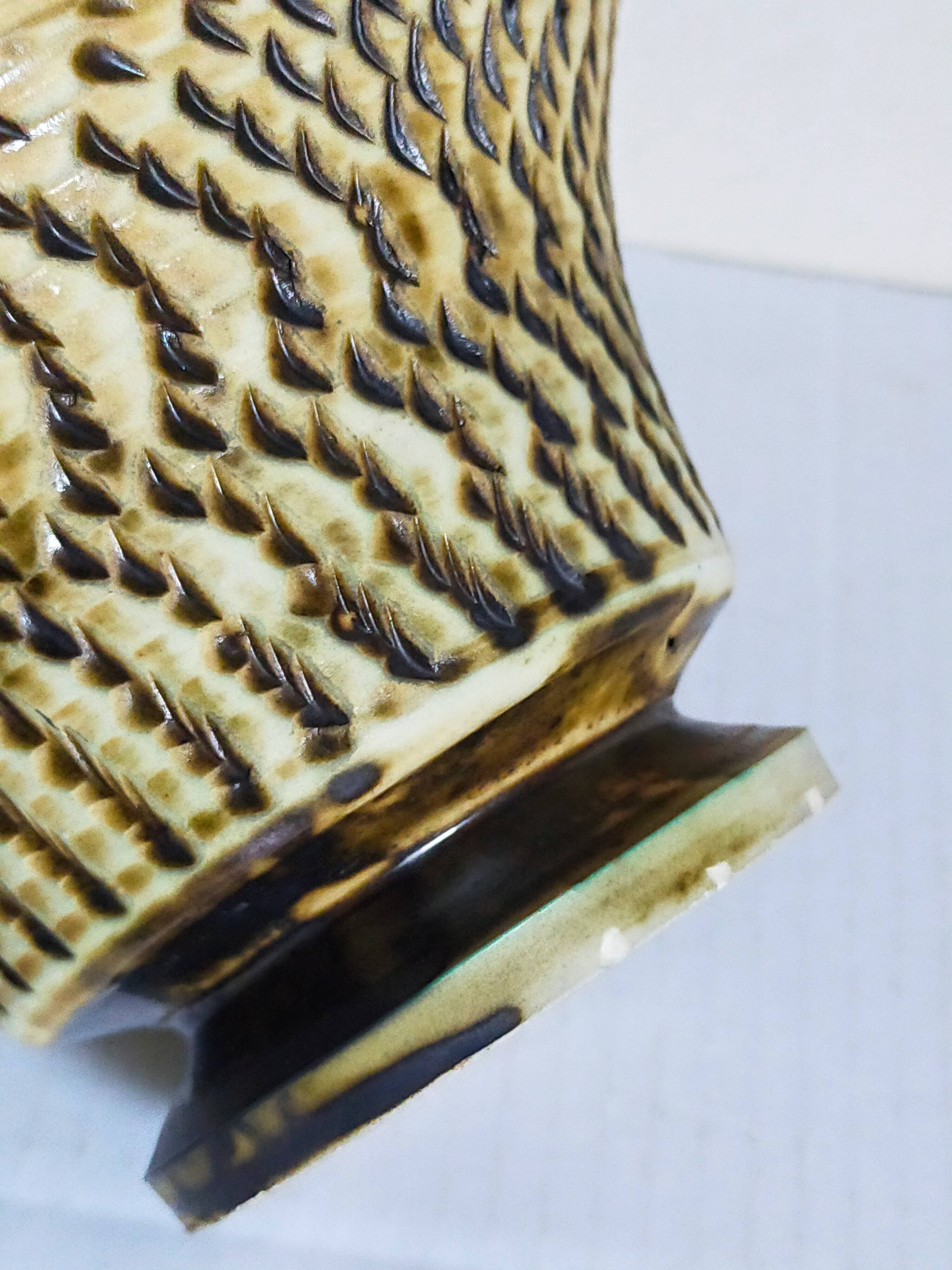 Ceramic planter with vintage scarifications from the 1950s
