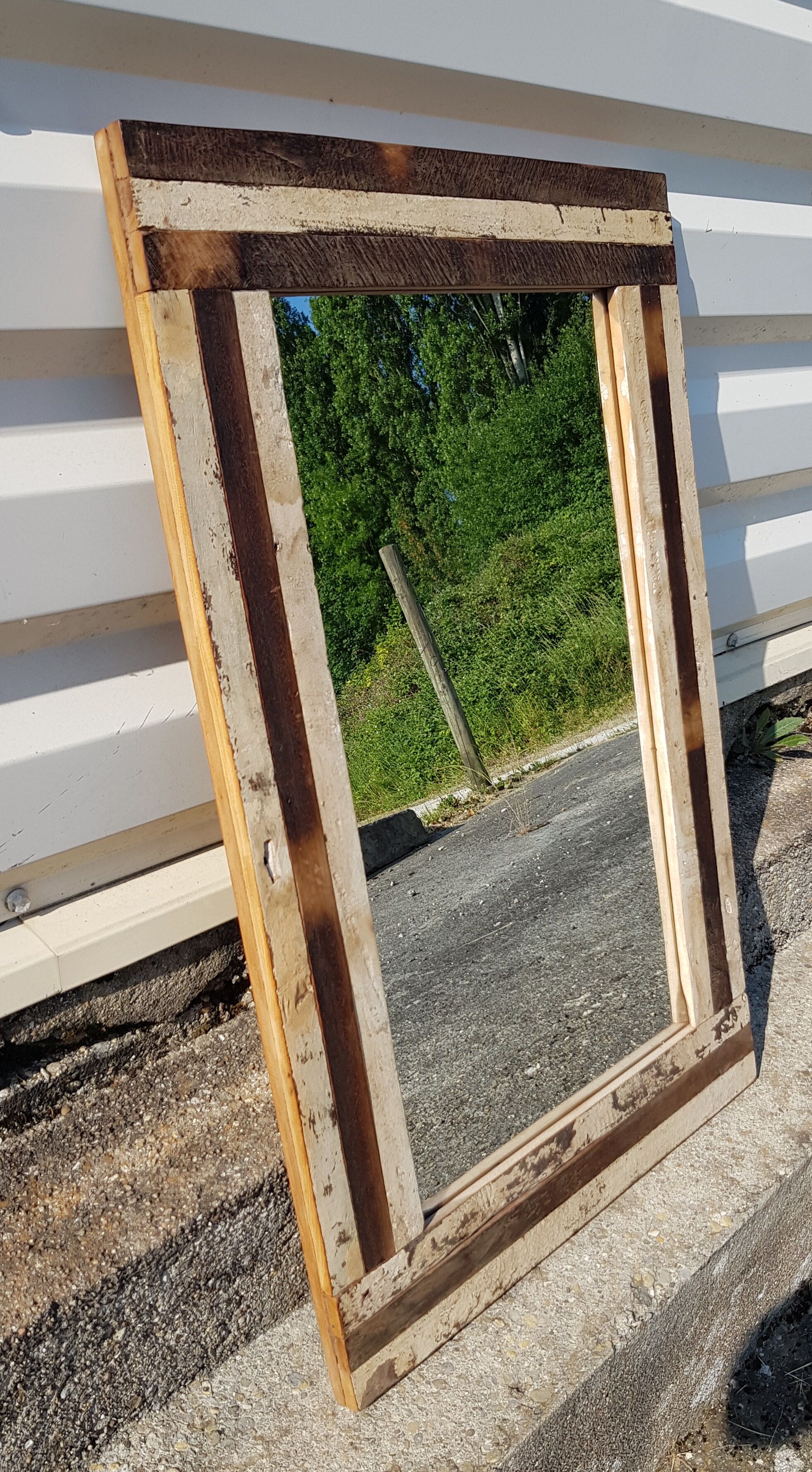 Rectangular mirror in polychrome wood