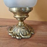Plafonnier en métal doré - Globe en verre taillé et satiné - Style Louis XV