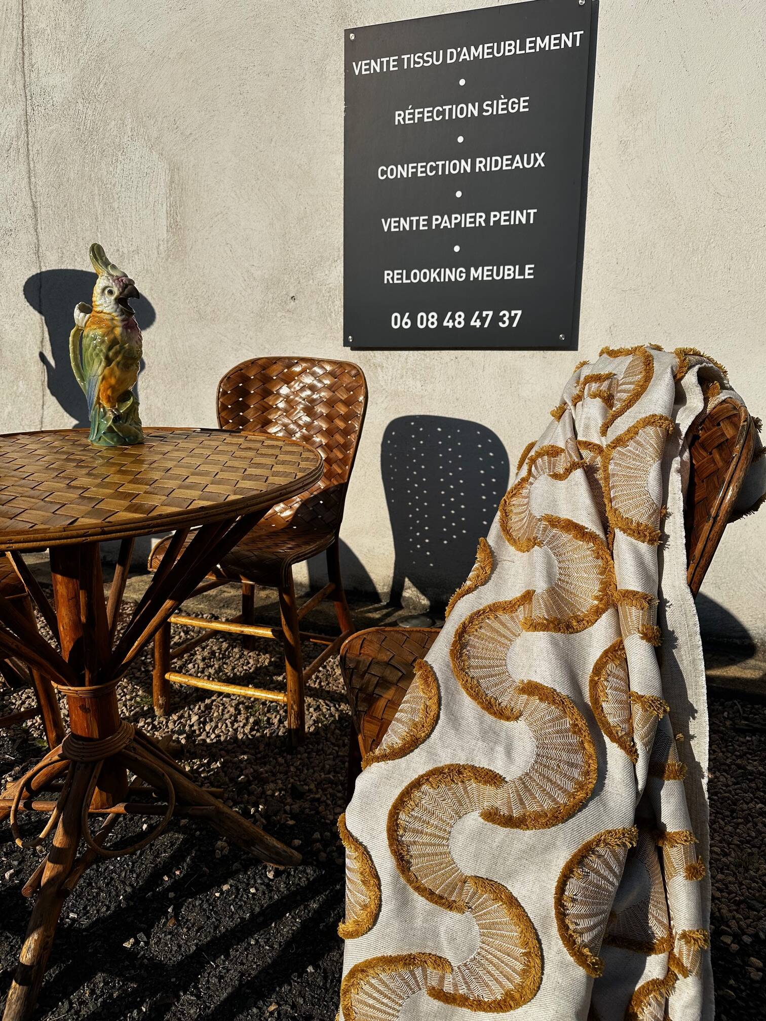 Rattan and chestnut living room