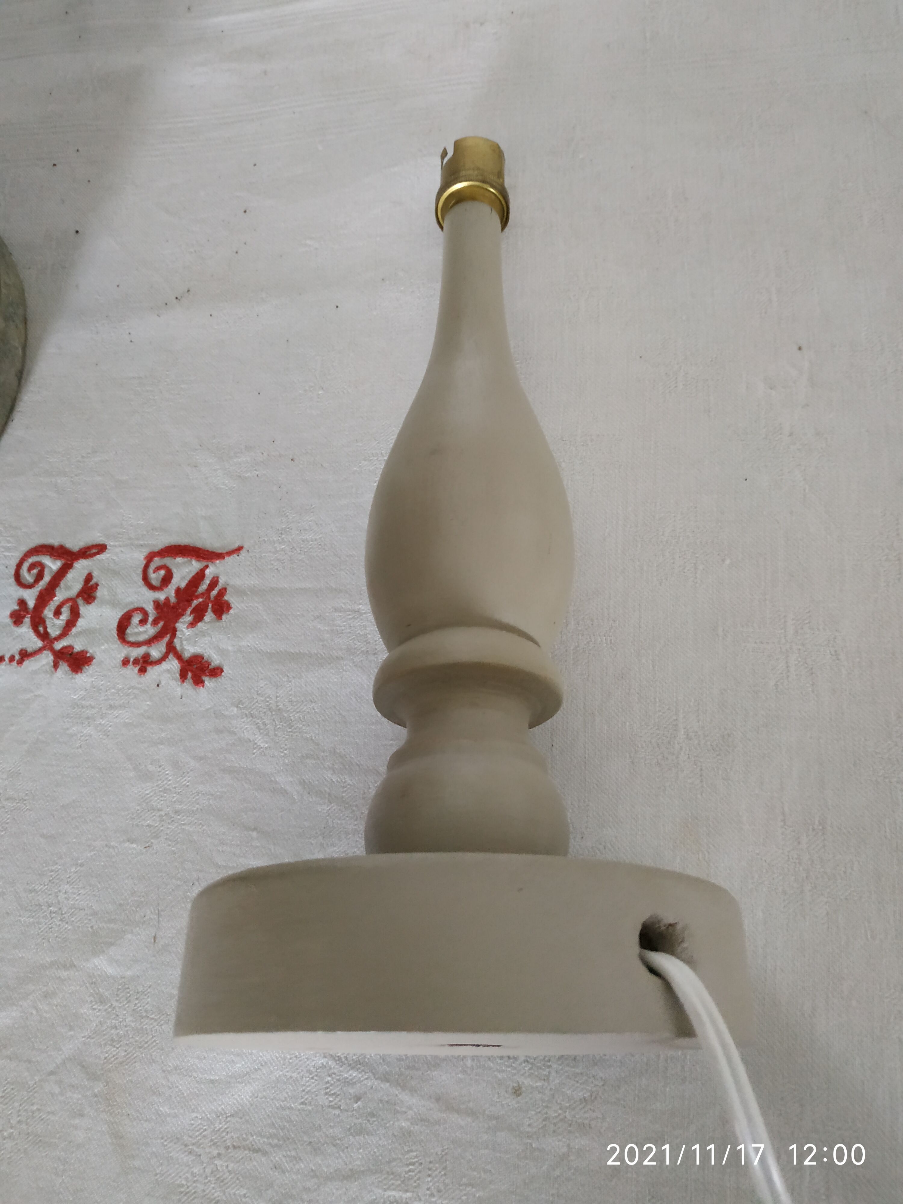 Lamp base