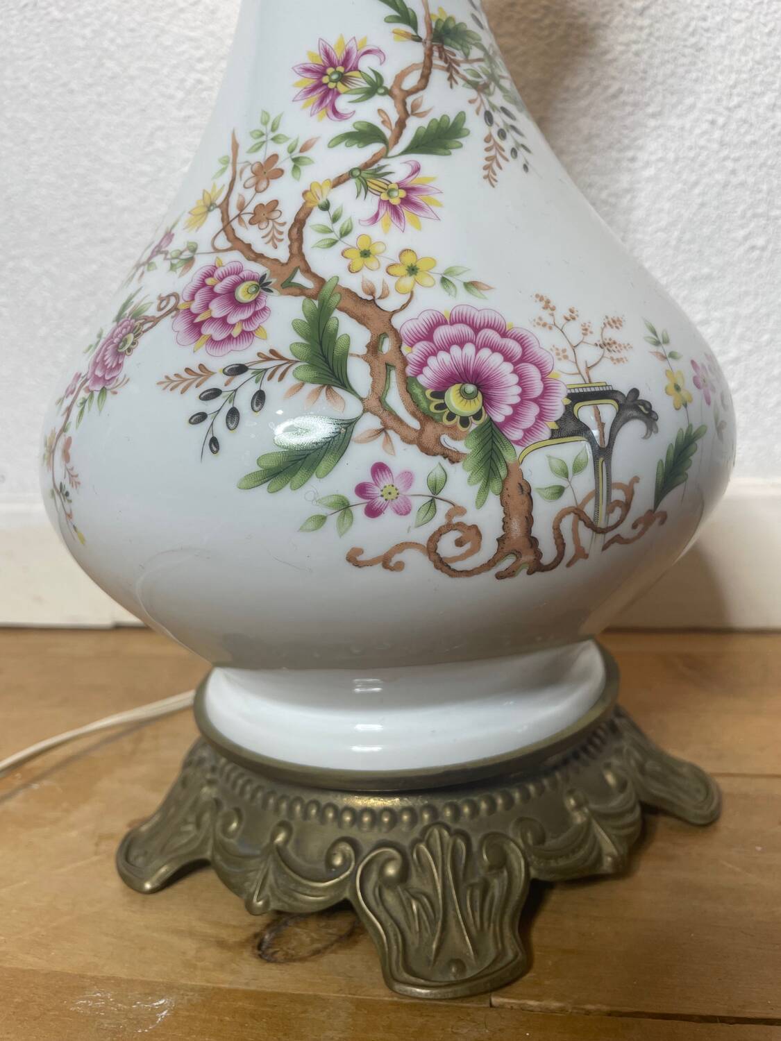 Old Napoleon 3 globe electrified oil lamp in opaline