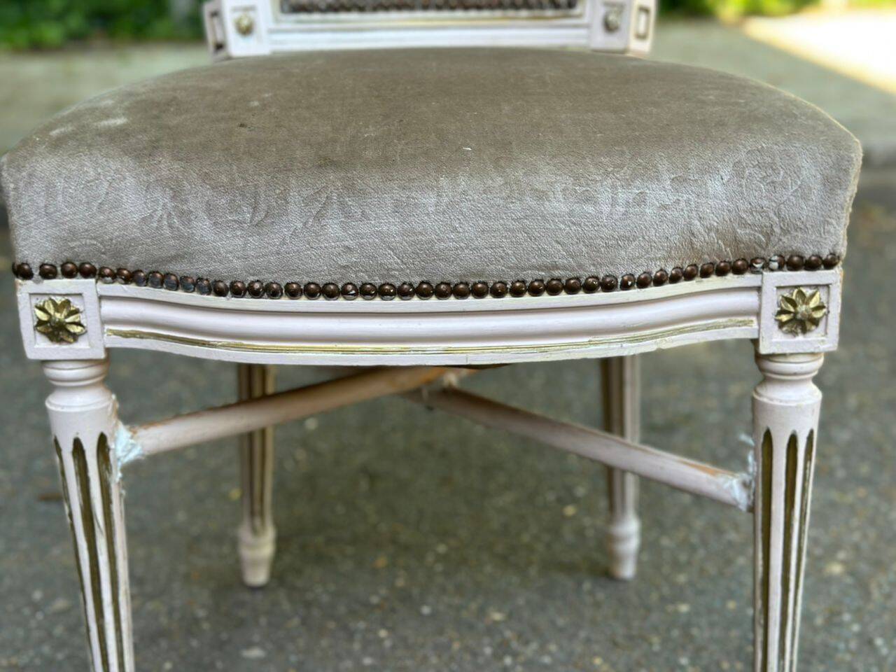 2 chaises Louis XVI médaillon carré du XIXème siècle