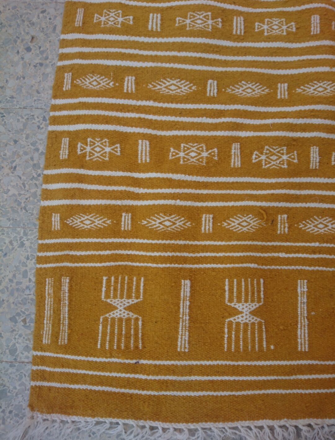 Yellow and white berber kilim in pure wool 122x215cm